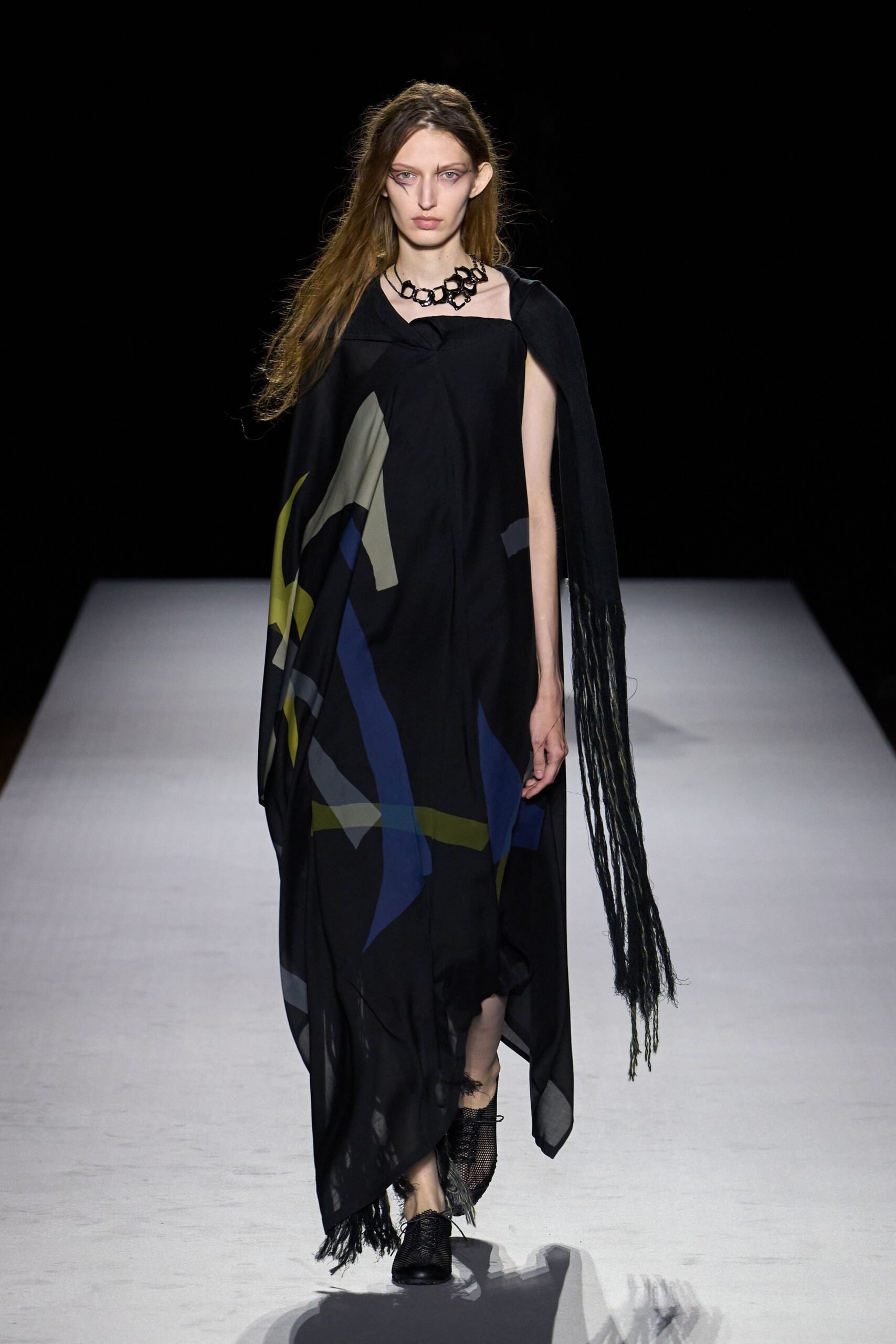 yohji-yamamoto-spring-2027-ready-to-wear-look-12-scaled.jpg