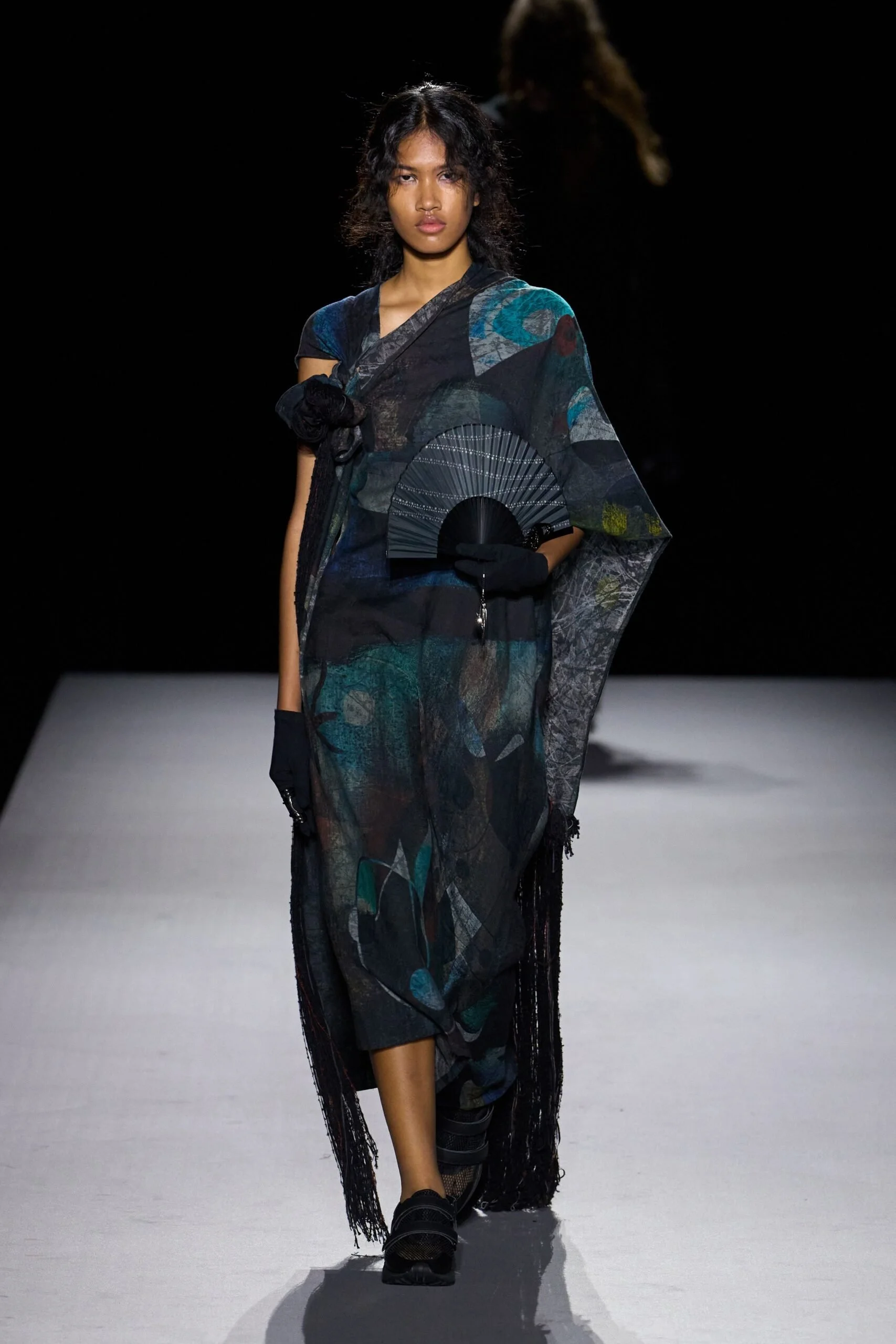 yohji-yamamoto-spring-2027-ready-to-wear-look-13-scaled.jpg