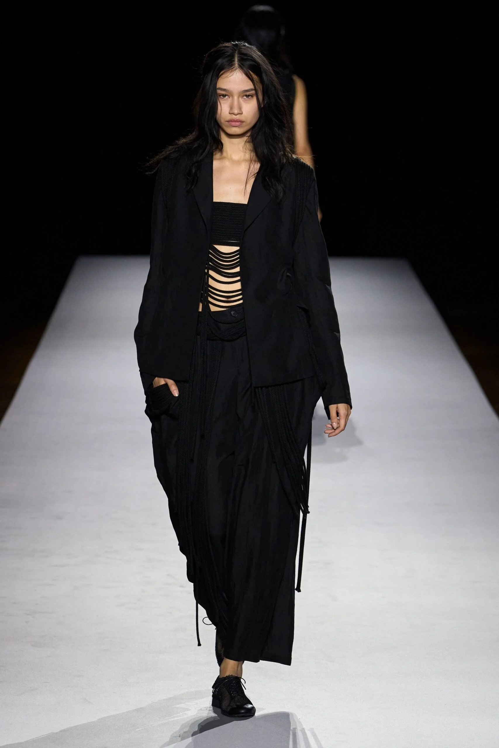 yohji-yamamoto-spring-2027-ready-to-wear-look-21-scaled.jpg