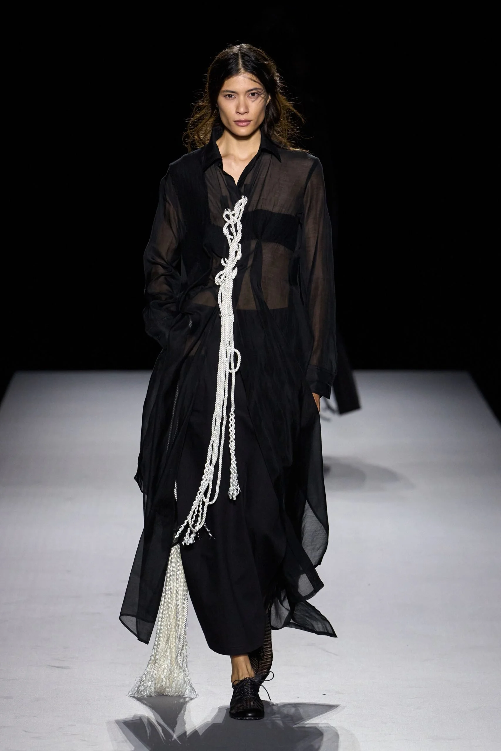yohji-yamamoto-spring-2027-ready-to-wear-look-23-scaled.jpg