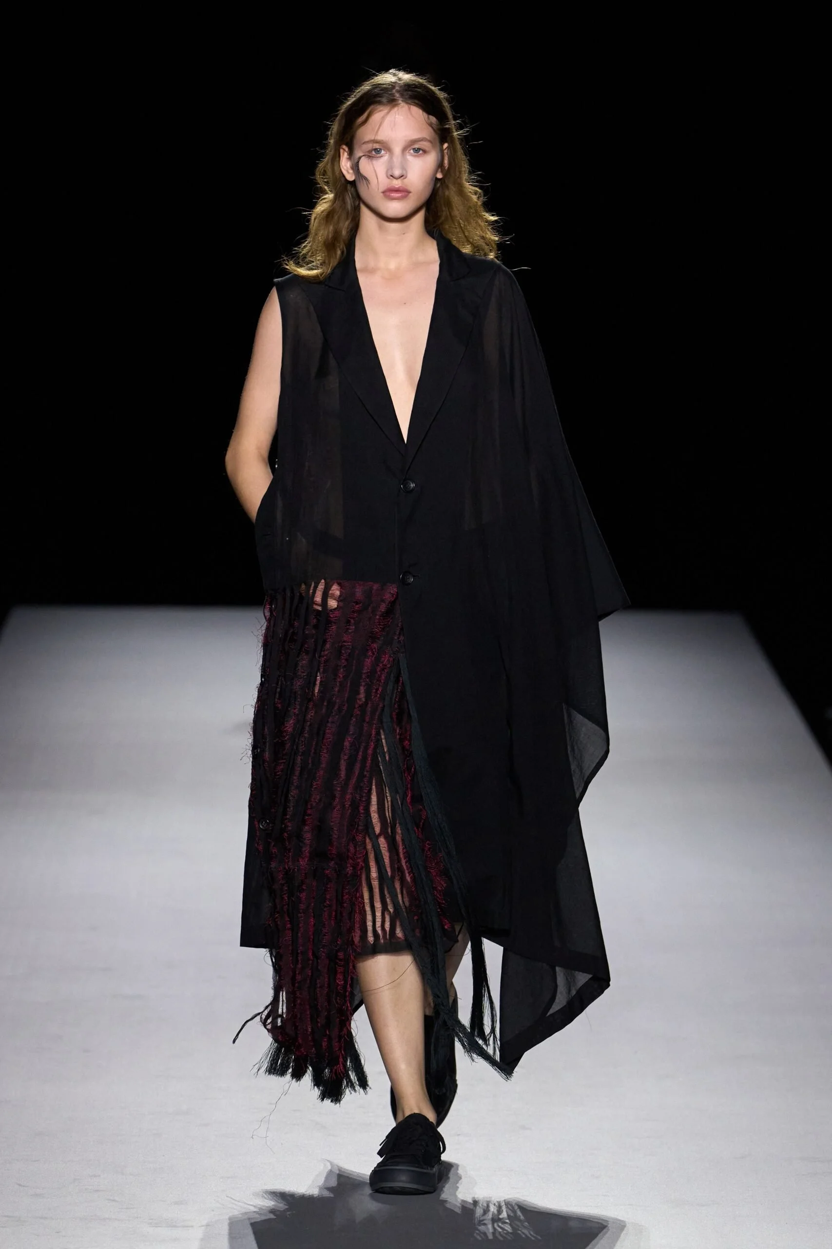 yohji-yamamoto-spring-2027-ready-to-wear-look-26-scaled.jpg