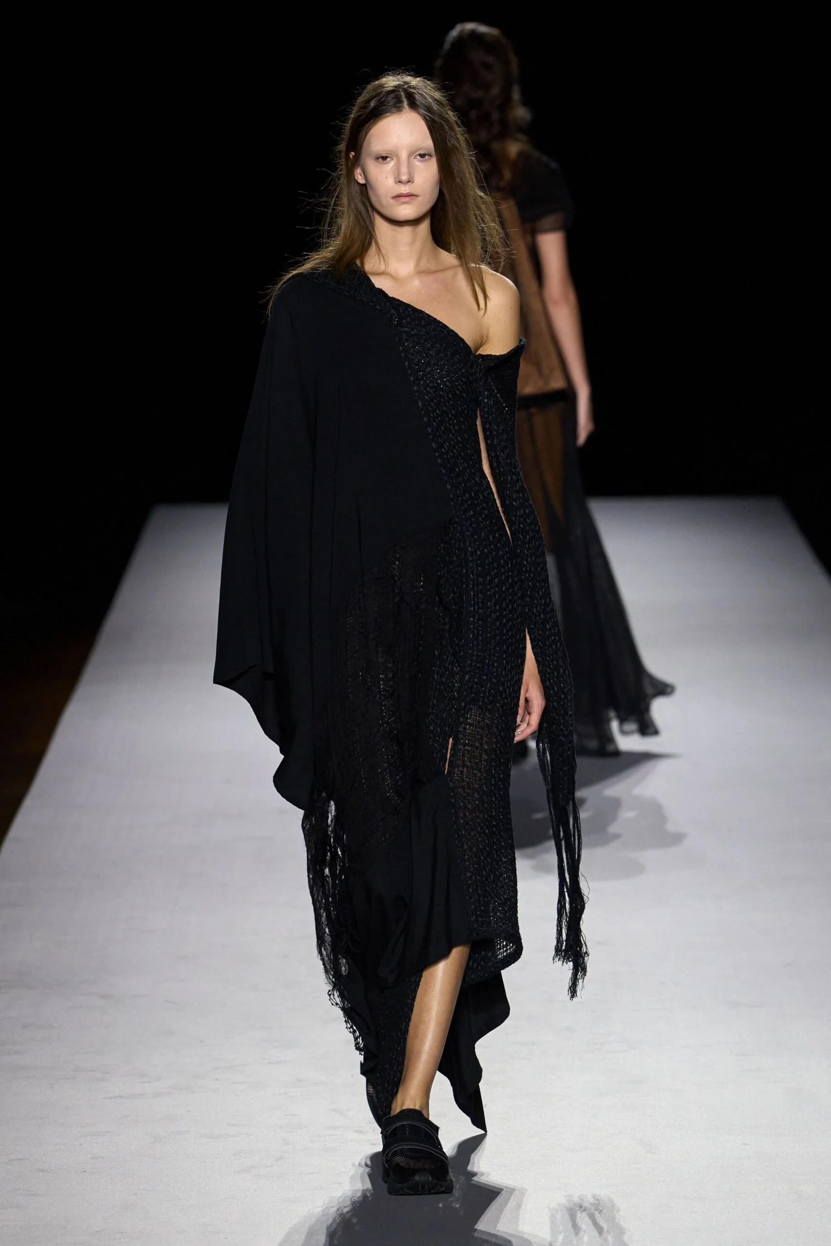 yohji-yamamoto-spring-2027-ready-to-wear-look-28-scaled.jpg