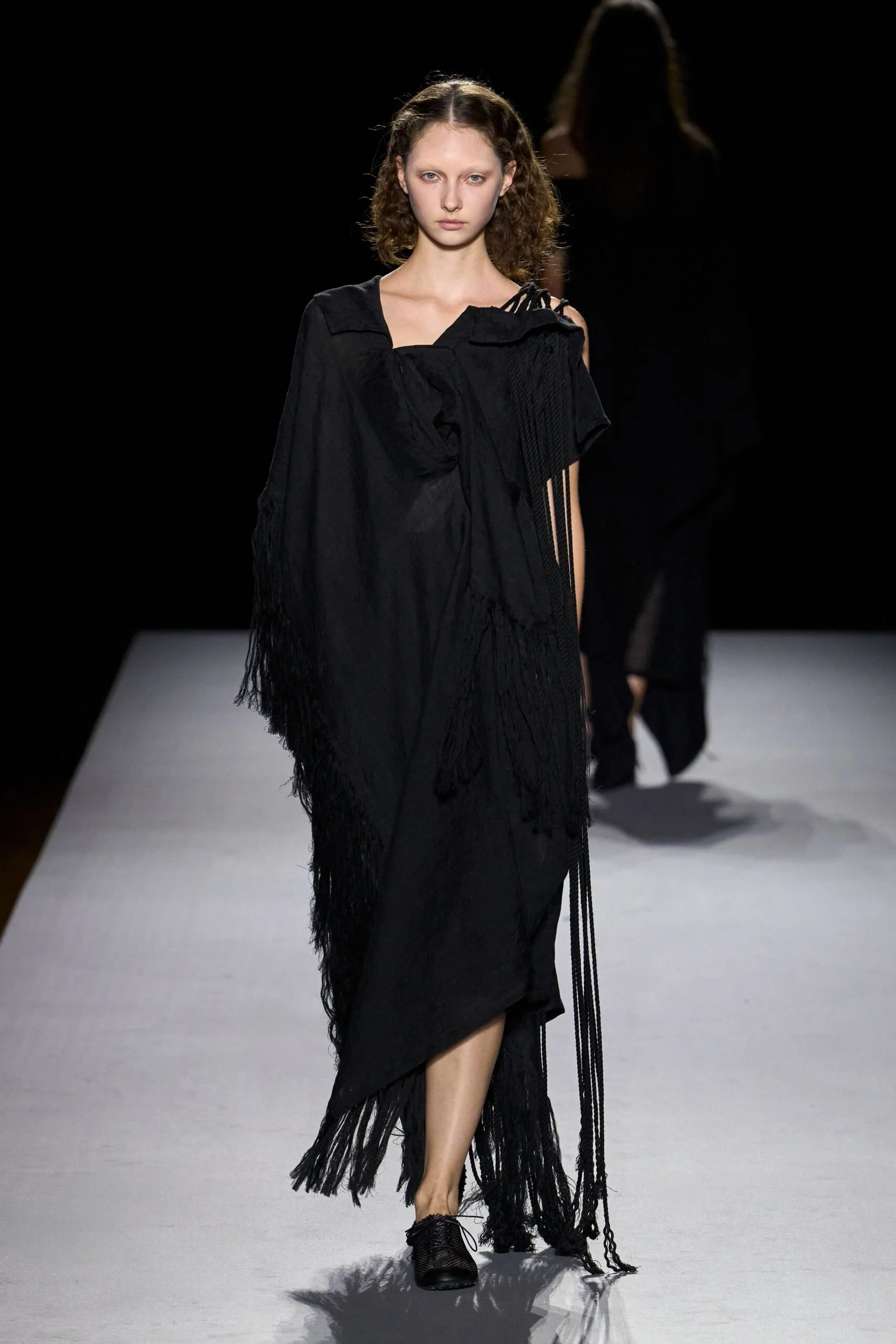 yohji-yamamoto-spring-2027-ready-to-wear-look-29-scaled.jpg