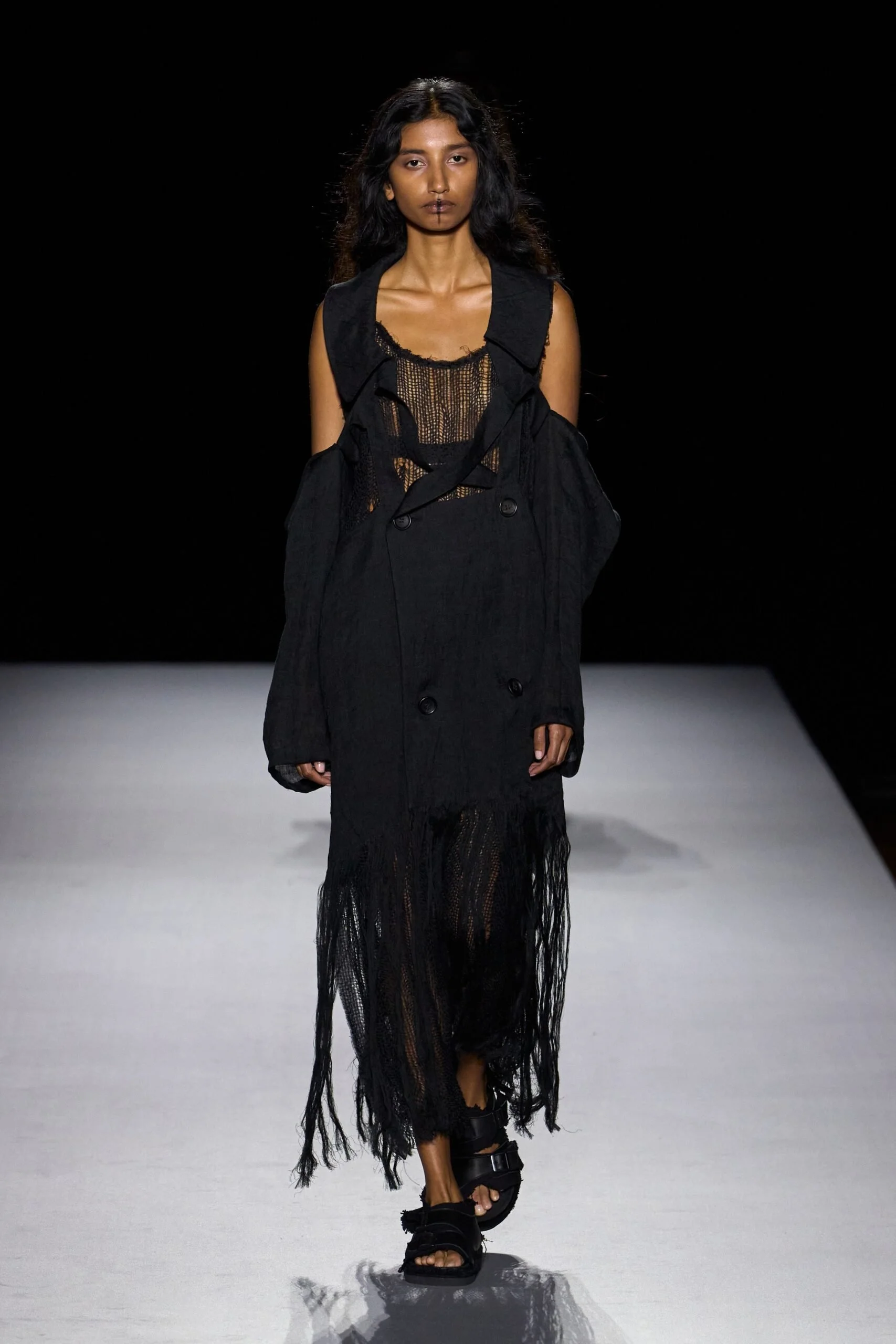 yohji-yamamoto-spring-2027-ready-to-wear-look-30-scaled.jpg