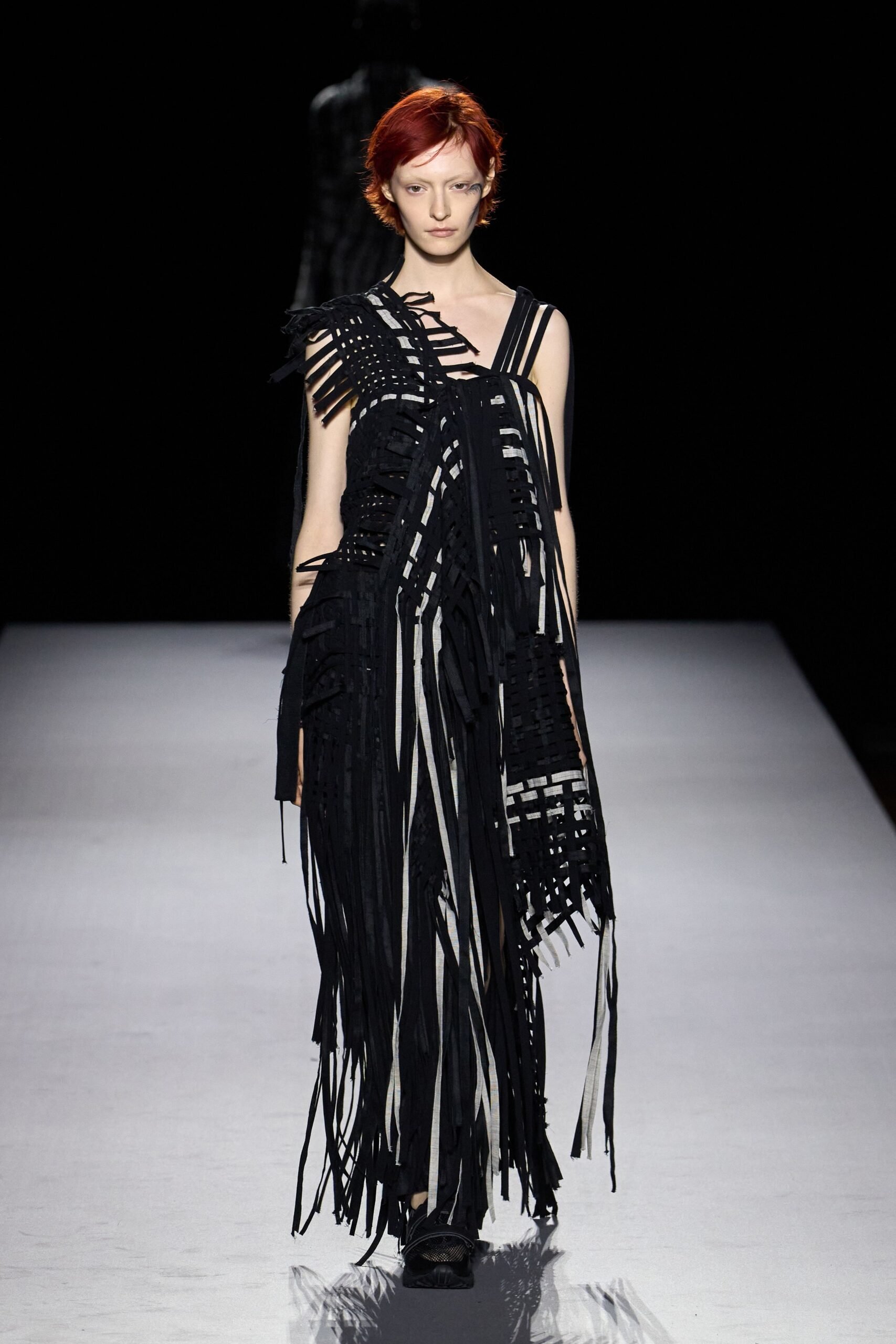 yohji-yamamoto-spring-2027-ready-to-wear-look-38-scaled.jpg