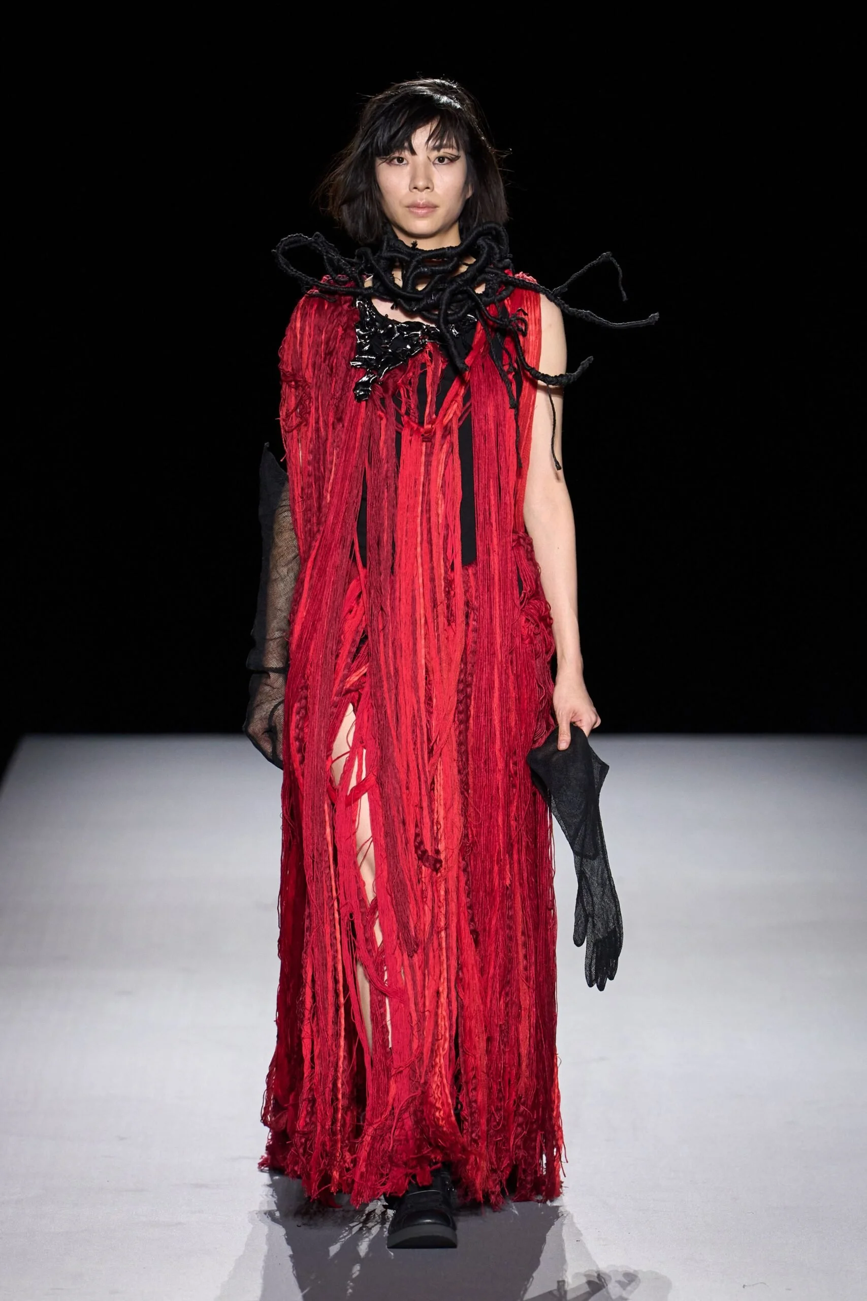 yohji-yamamoto-spring-2027-ready-to-wear-look-42-scaled.jpg