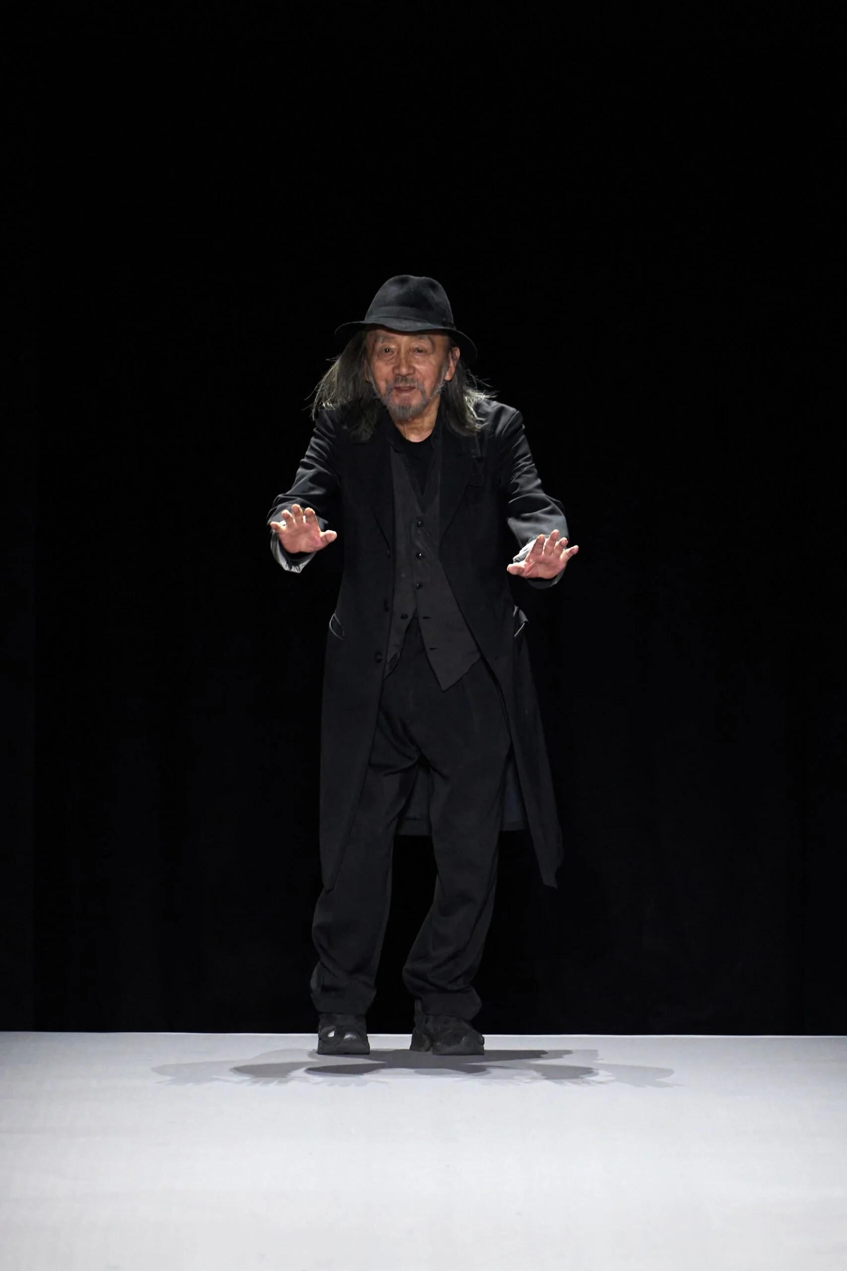 yohji-yamamoto-spring-2027-ready-to-wear-look-43-scaled.jpg