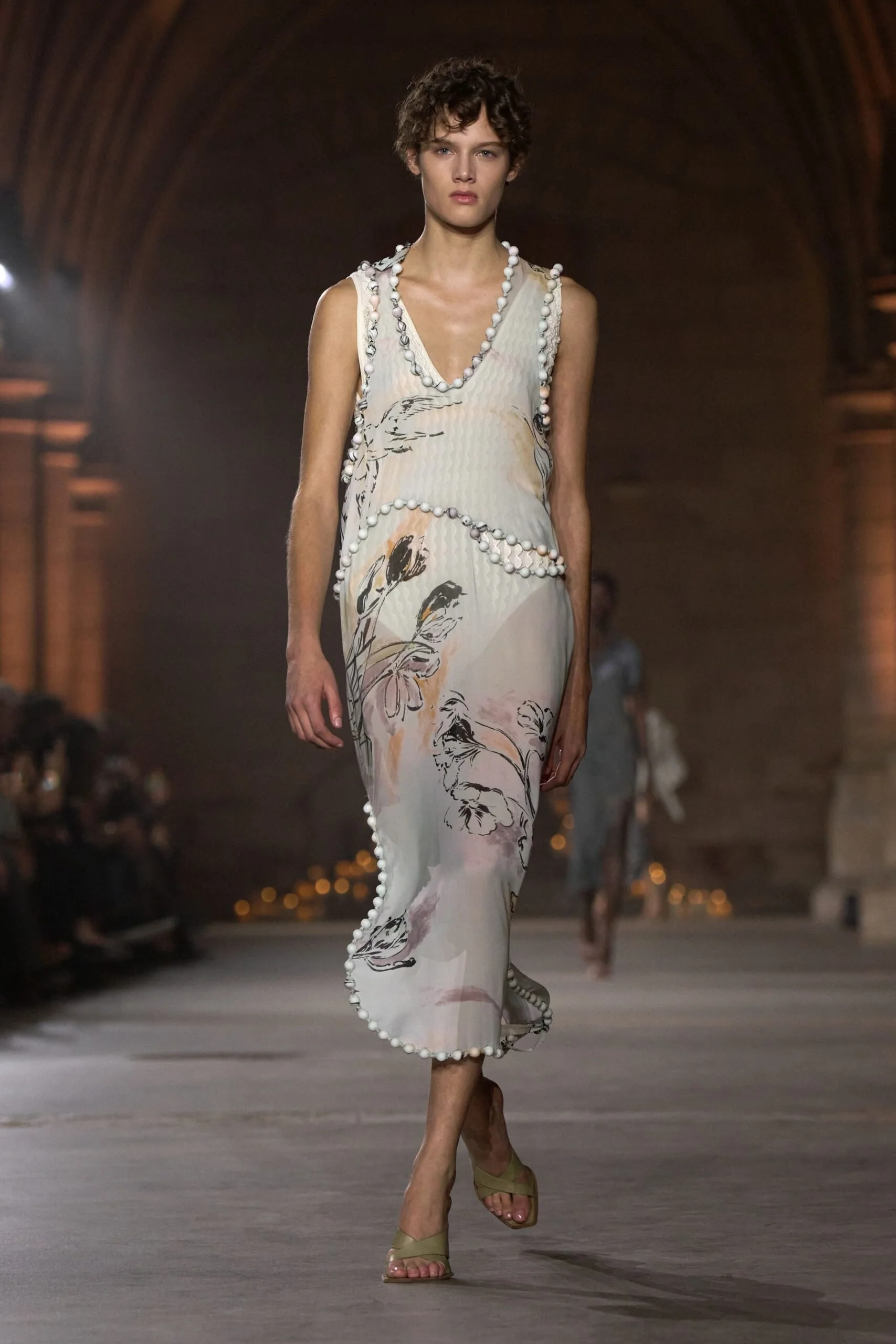 victoria-beckham-spring-2027-ready-to-wear-look-01-scaled.jpg