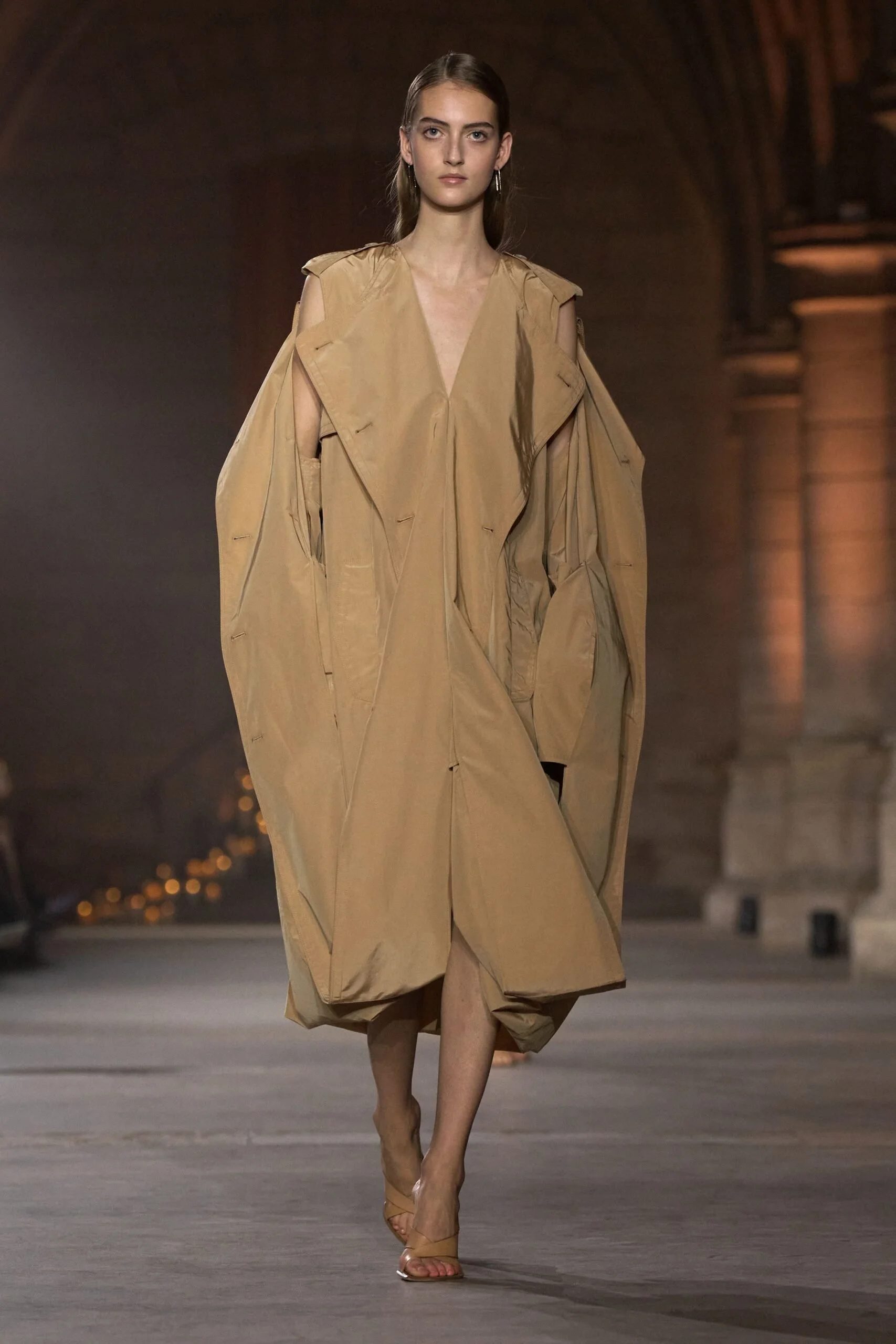 victoria-beckham-spring-2027-ready-to-wear-look-07-scaled.jpg