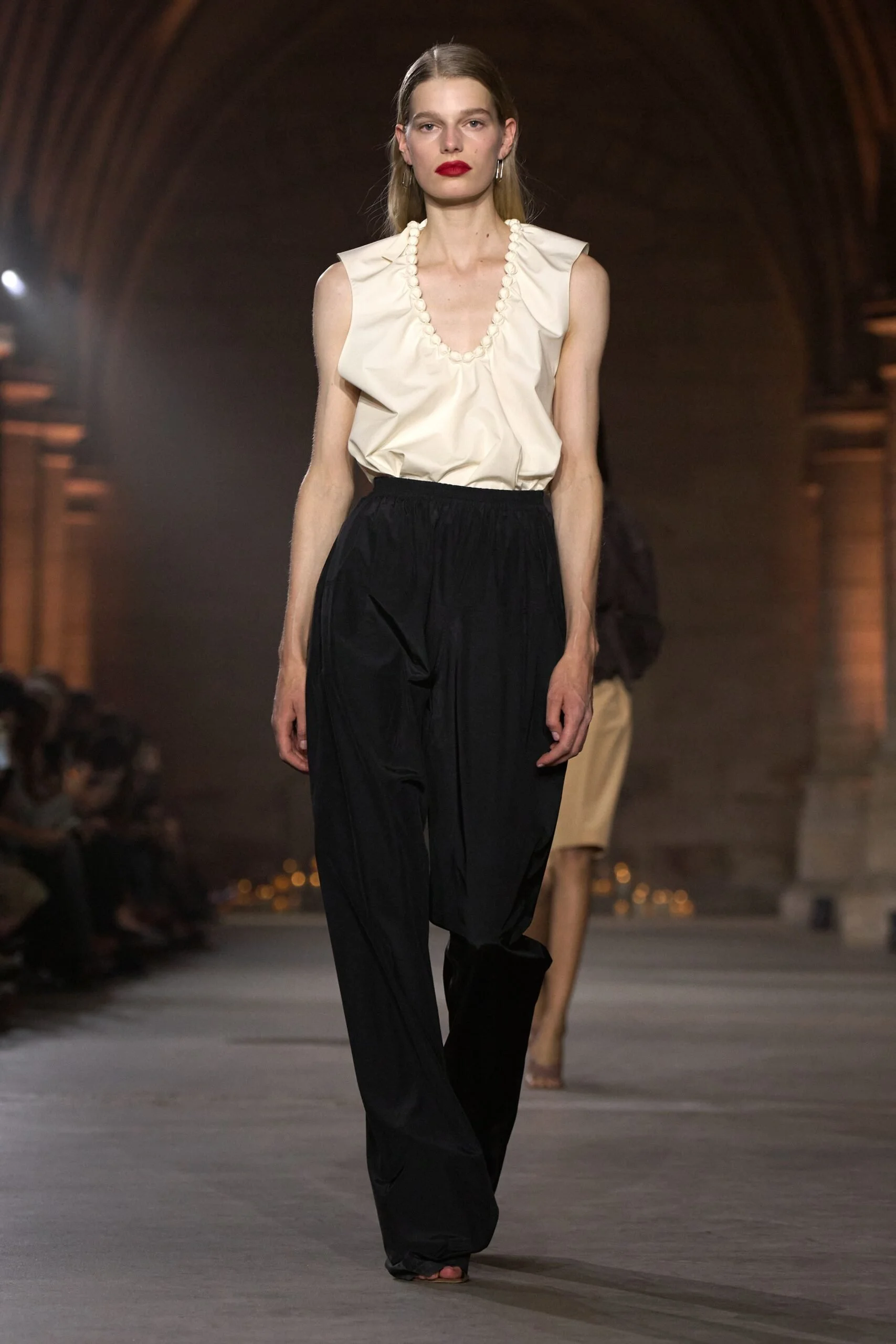 victoria-beckham-spring-2027-ready-to-wear-look-15-scaled.jpg
