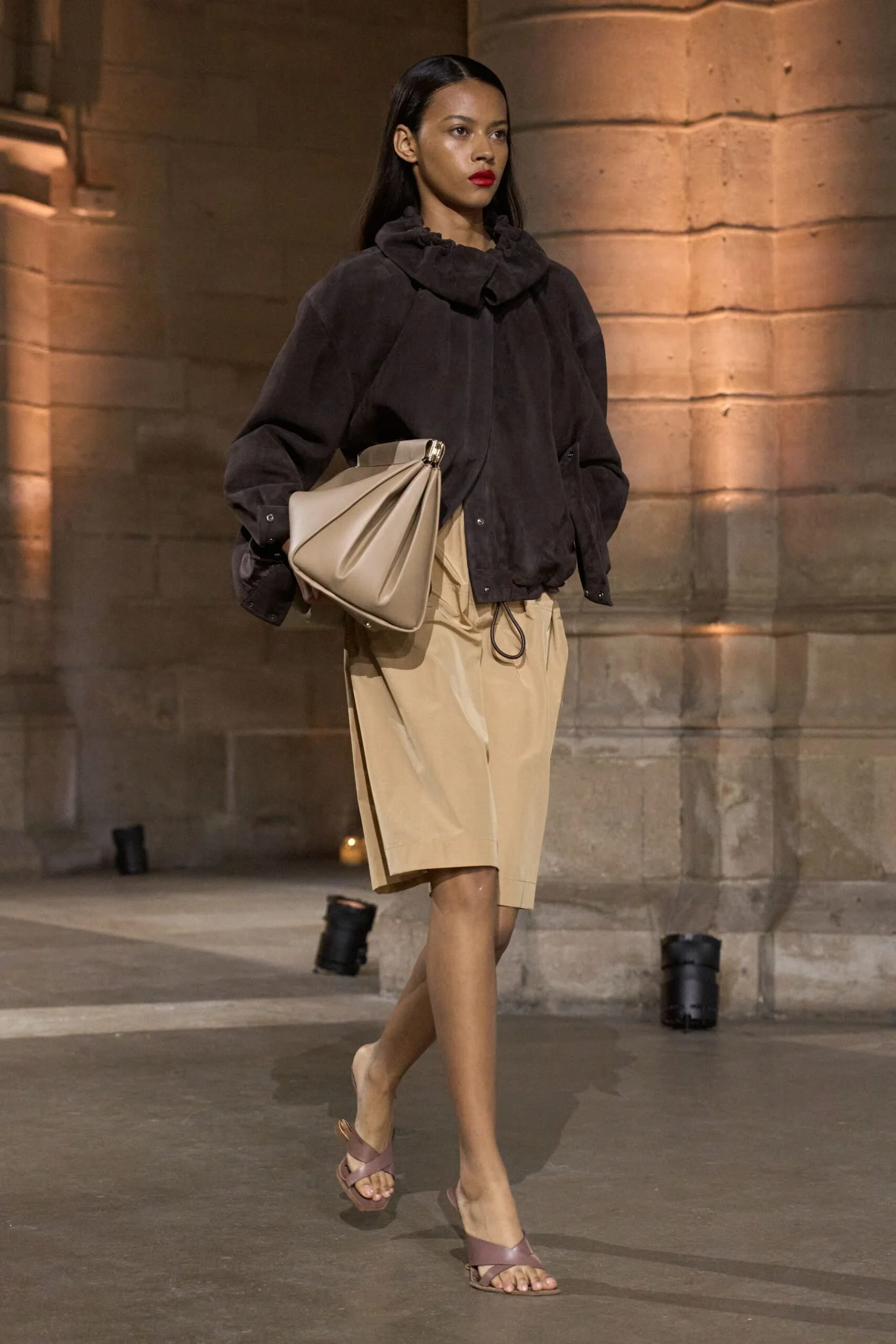 victoria-beckham-spring-2027-ready-to-wear-look-16-scaled.jpg