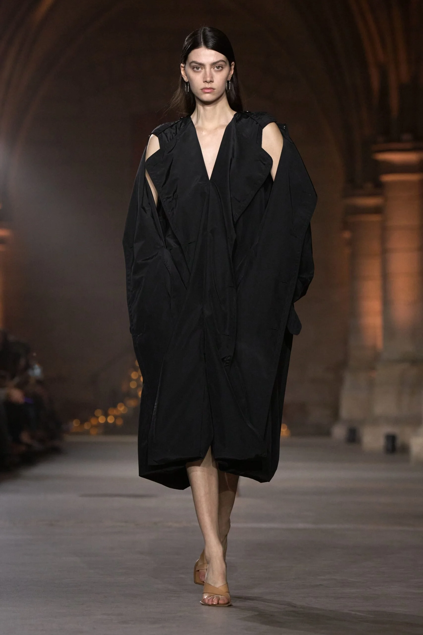 victoria-beckham-spring-2027-ready-to-wear-look-17-scaled.jpg