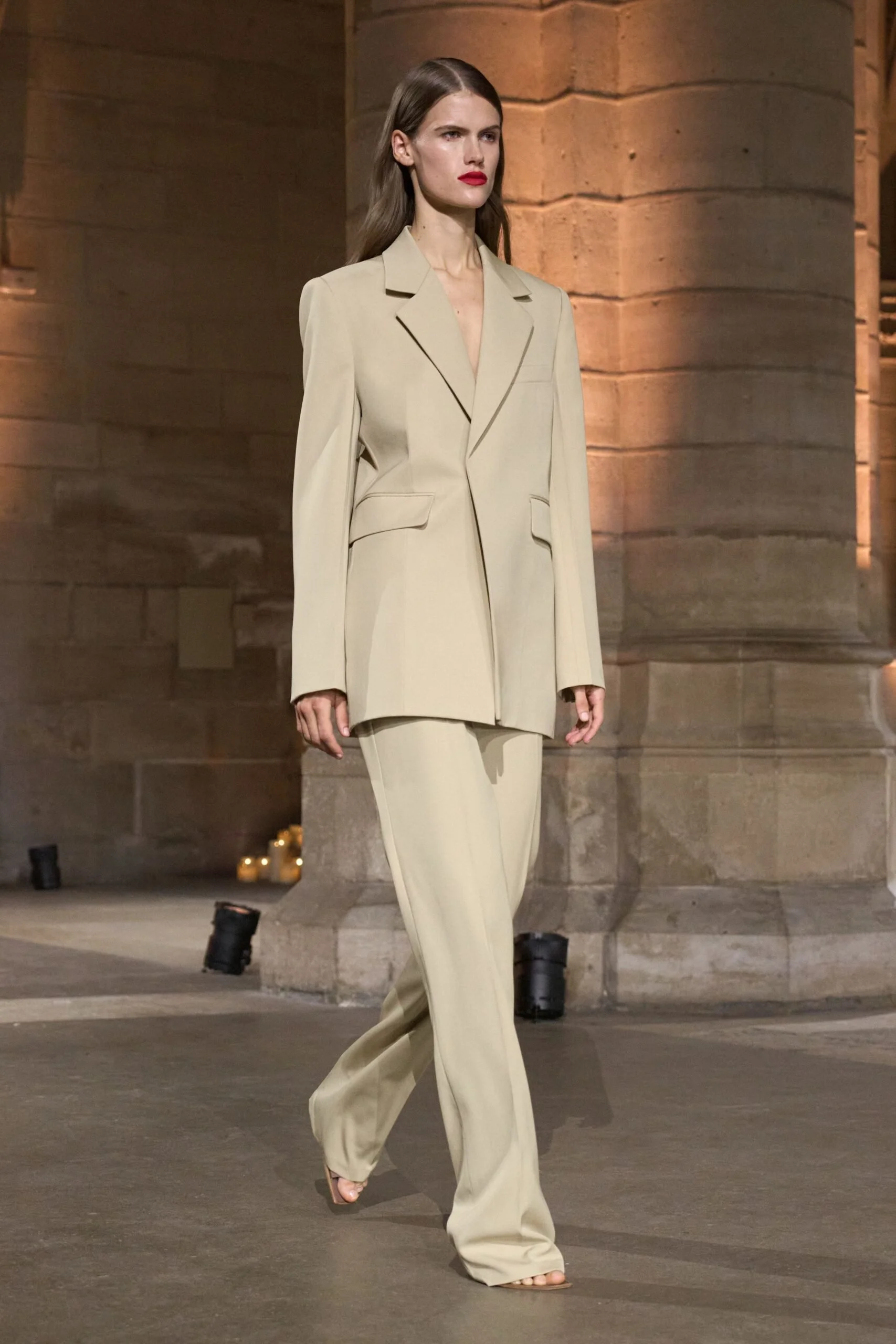 victoria-beckham-spring-2027-ready-to-wear-look-31-scaled.jpg