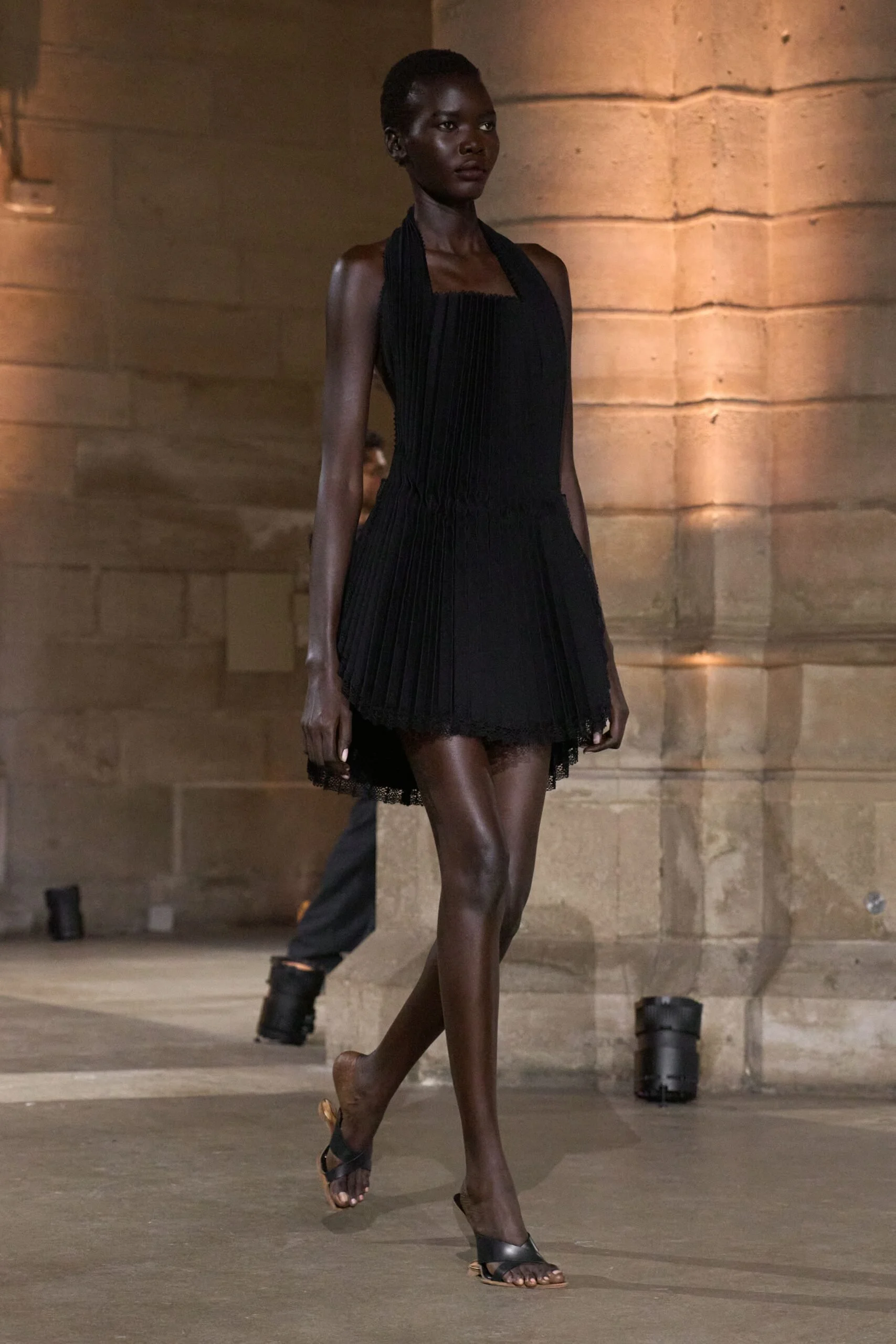 victoria-beckham-spring-2027-ready-to-wear-look-34-scaled.jpg