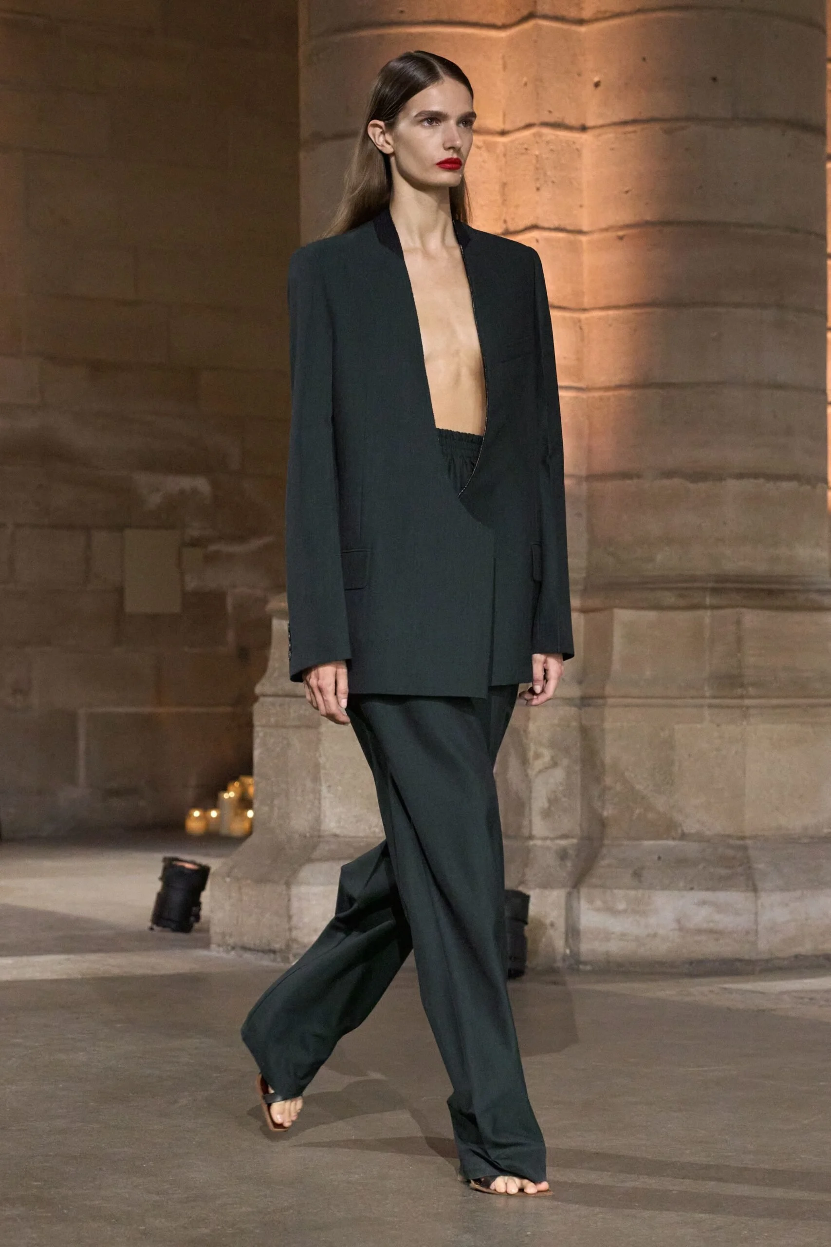 victoria-beckham-spring-2027-ready-to-wear-look-36-scaled.jpg