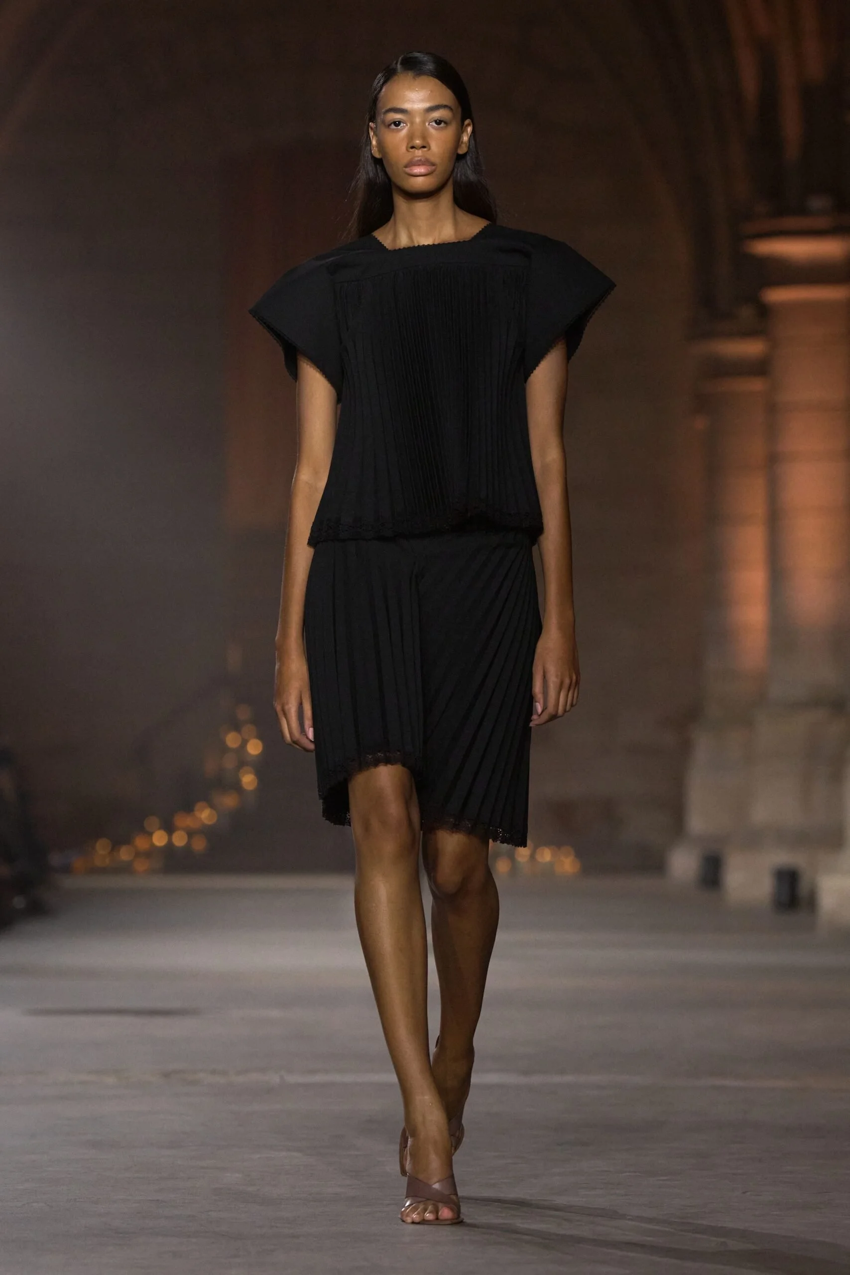 victoria-beckham-spring-2027-ready-to-wear-look-38-scaled.jpg