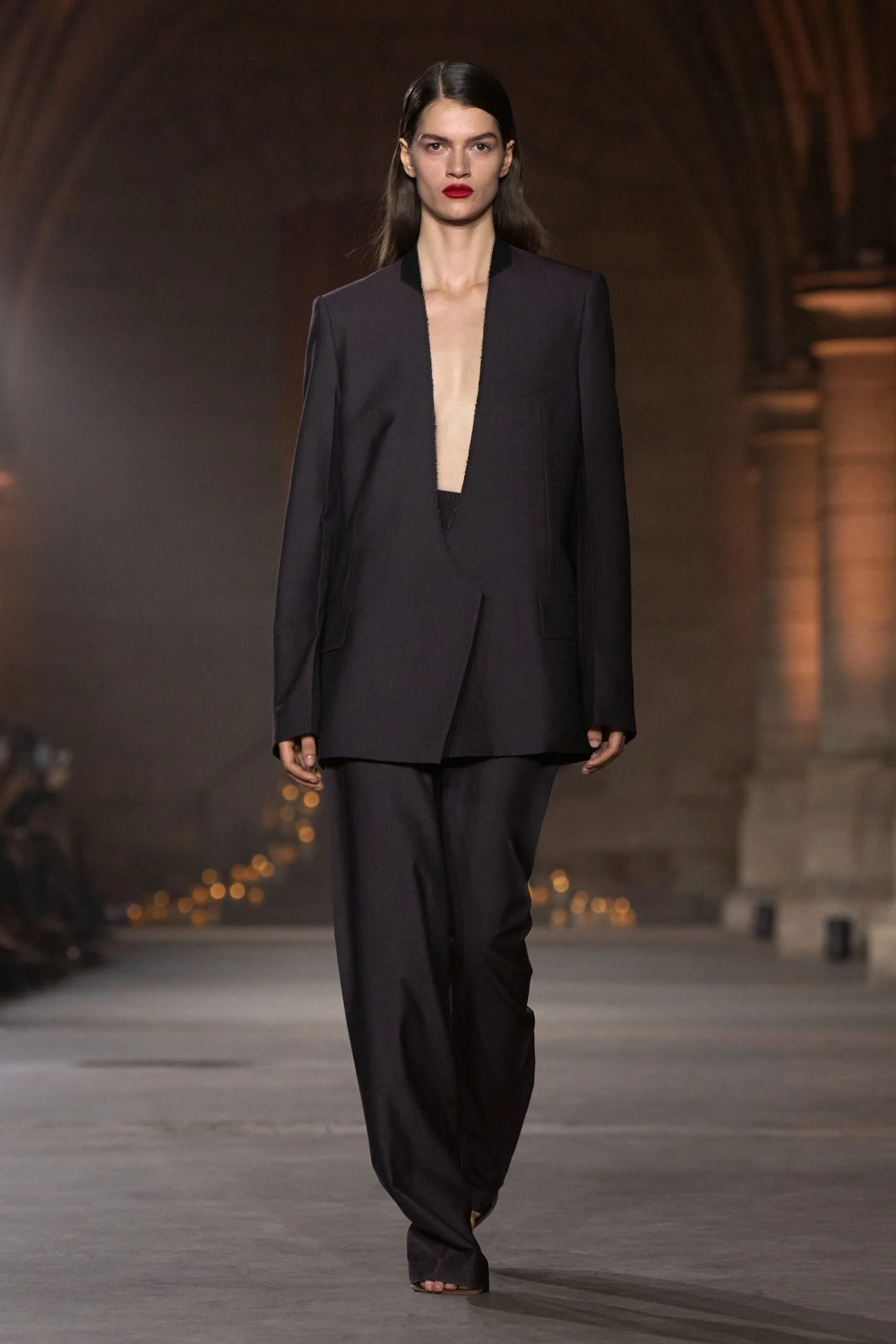 victoria-beckham-spring-2027-ready-to-wear-look-39-scaled.jpg