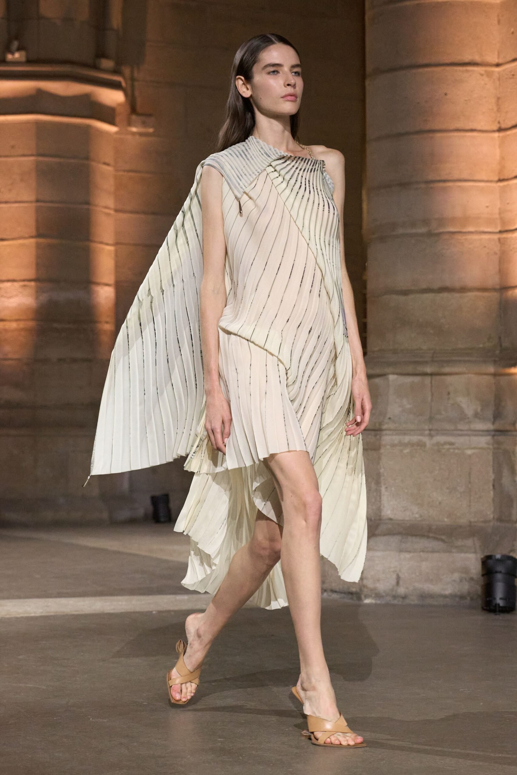 victoria-beckham-spring-2027-ready-to-wear-look-41-scaled.jpg