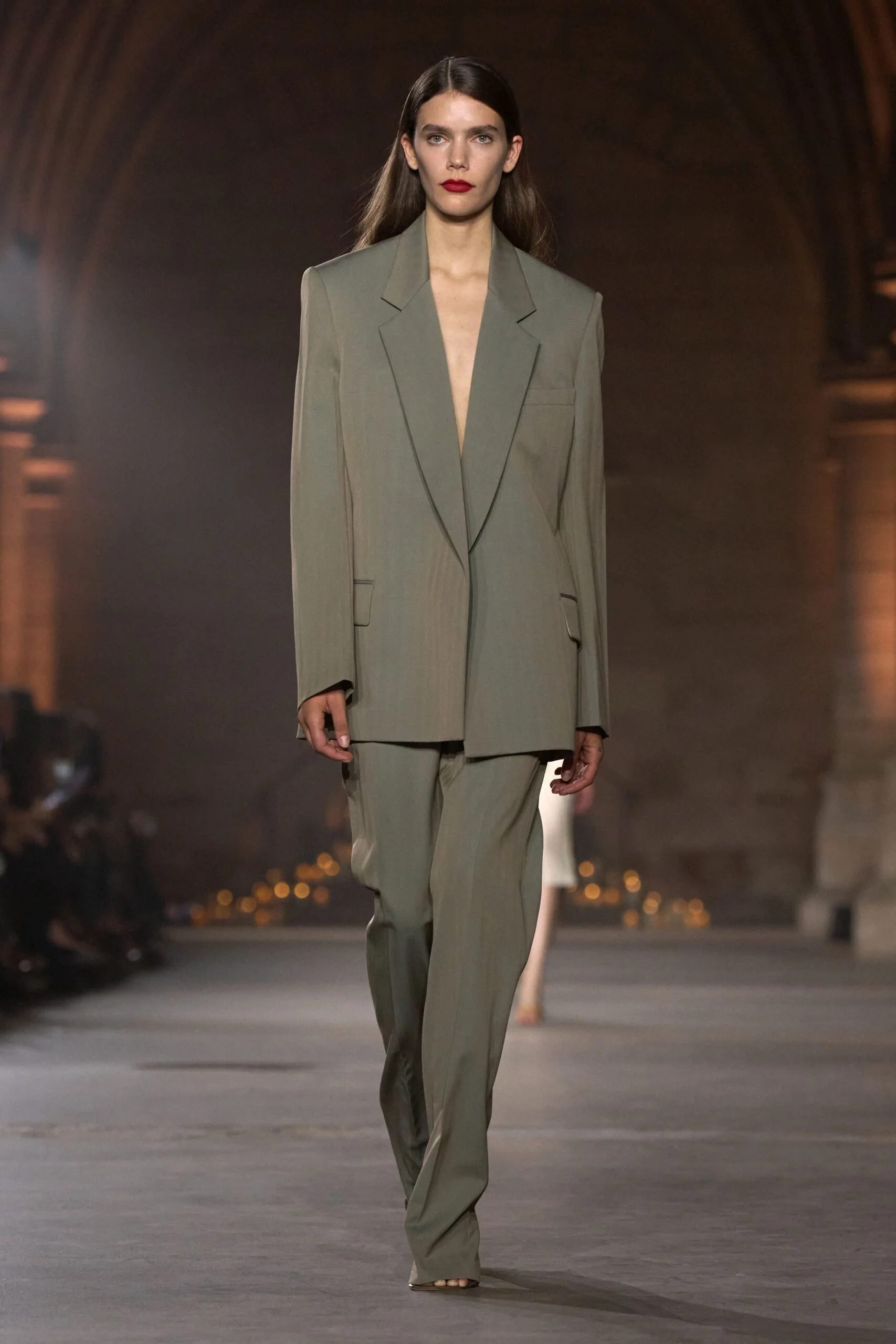 victoria-beckham-spring-2027-ready-to-wear-look-42-scaled.jpg