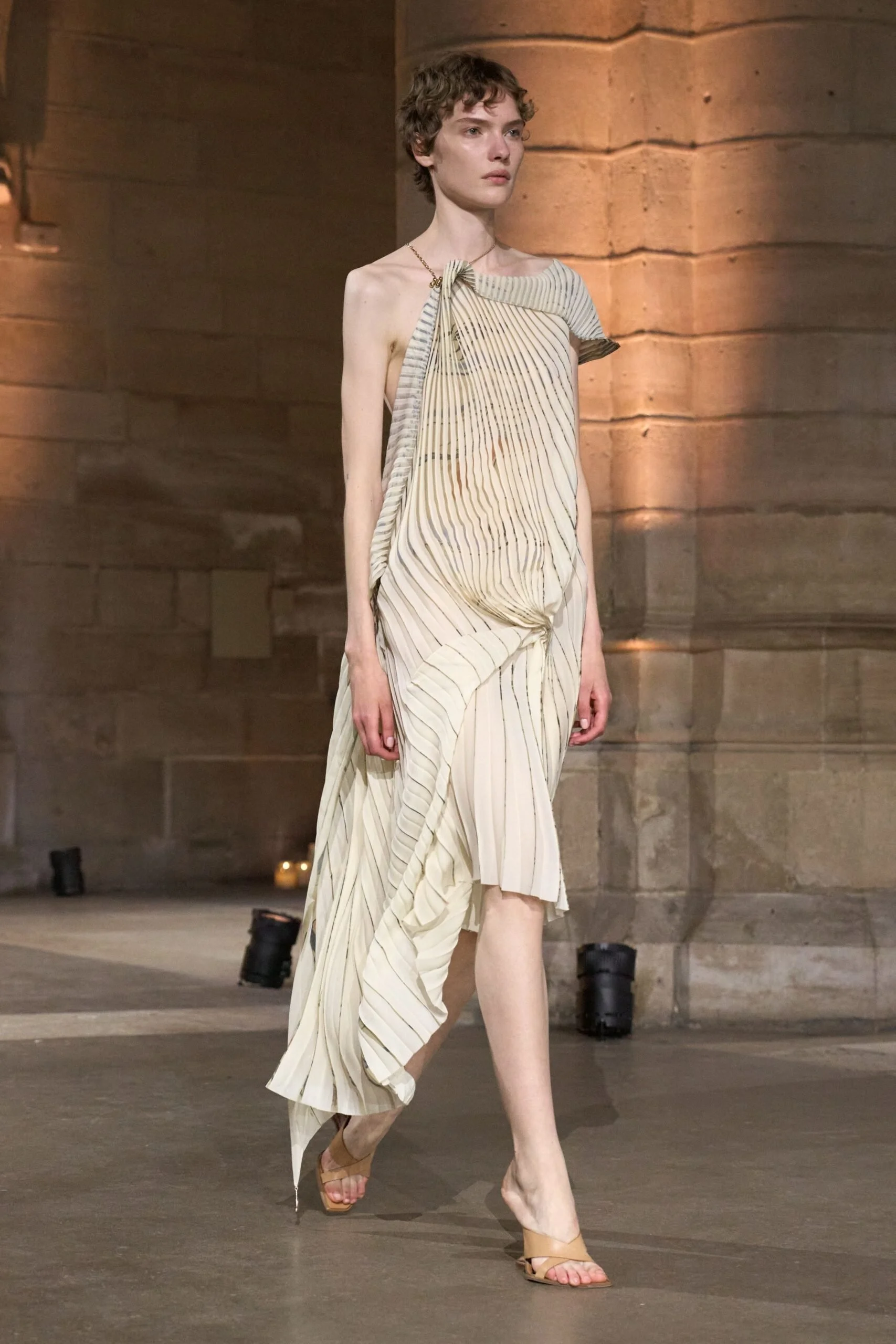 victoria-beckham-spring-2027-ready-to-wear-look-43-scaled.jpg