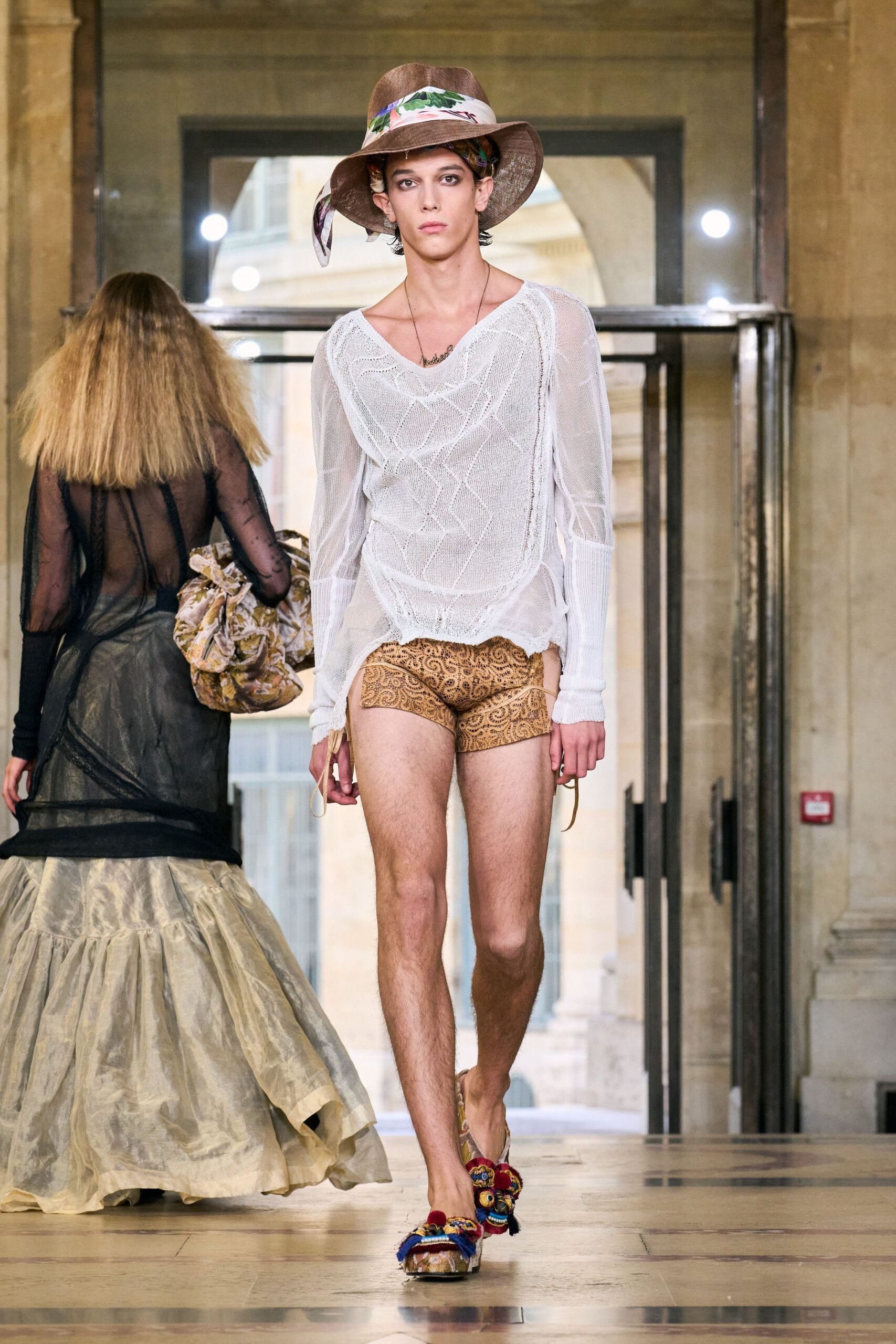 vXpAbqcC-00005-andreas-kronthaler-for-vivienne-westwood-spring-2026-ready-to-wear-credit-gorunway-scaled.jpg