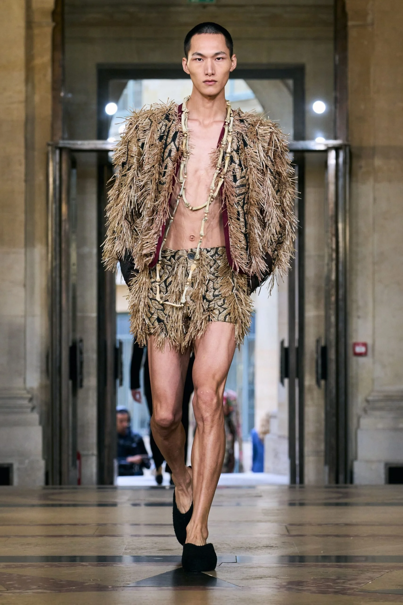 X93NpJS0-00019-andreas-kronthaler-for-vivienne-westwood-spring-2026-ready-to-wear-credit-gorunway-scaled.jpg