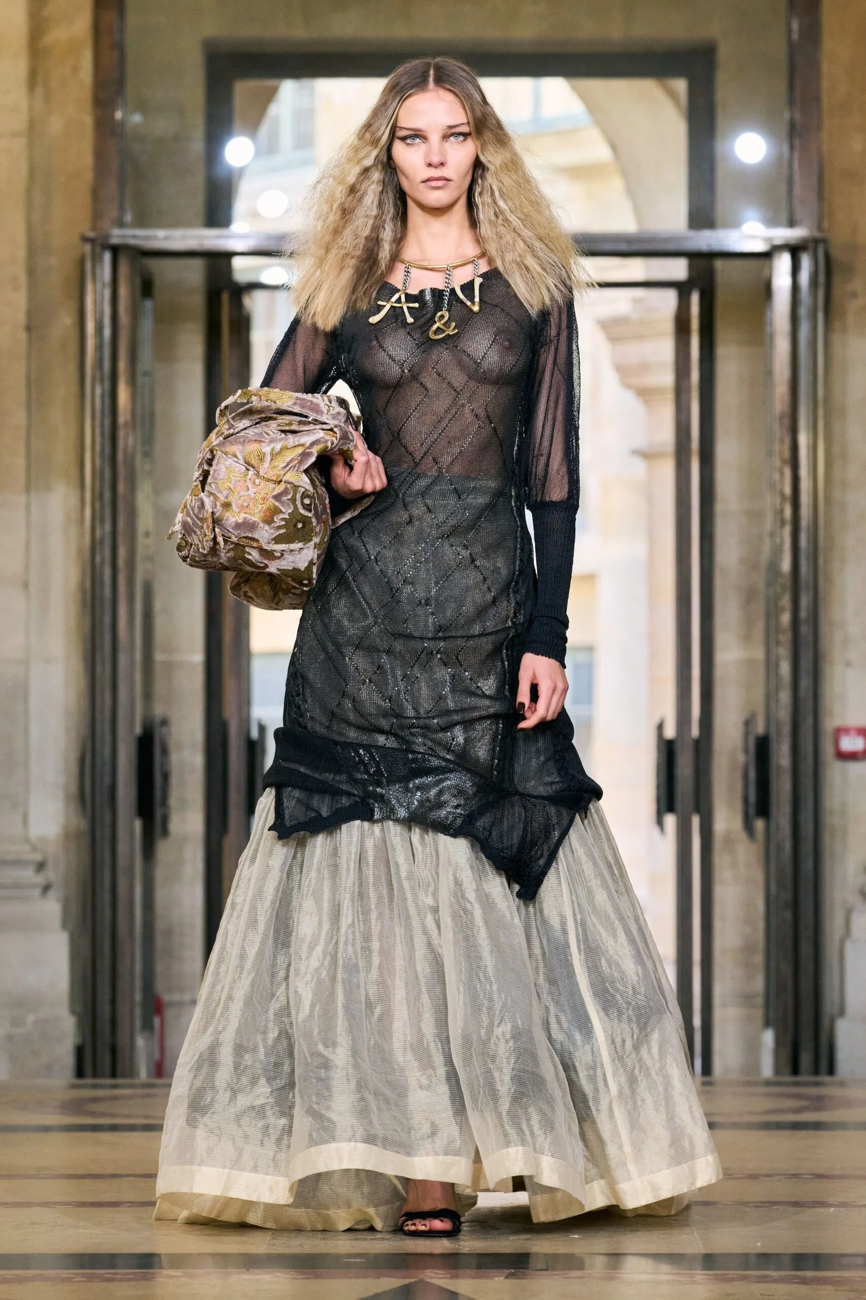 4H7Vdktn-00001-andreas-kronthaler-for-vivienne-westwood-spring-2026-ready-to-wear-credit-gorunway-scaled.jpg