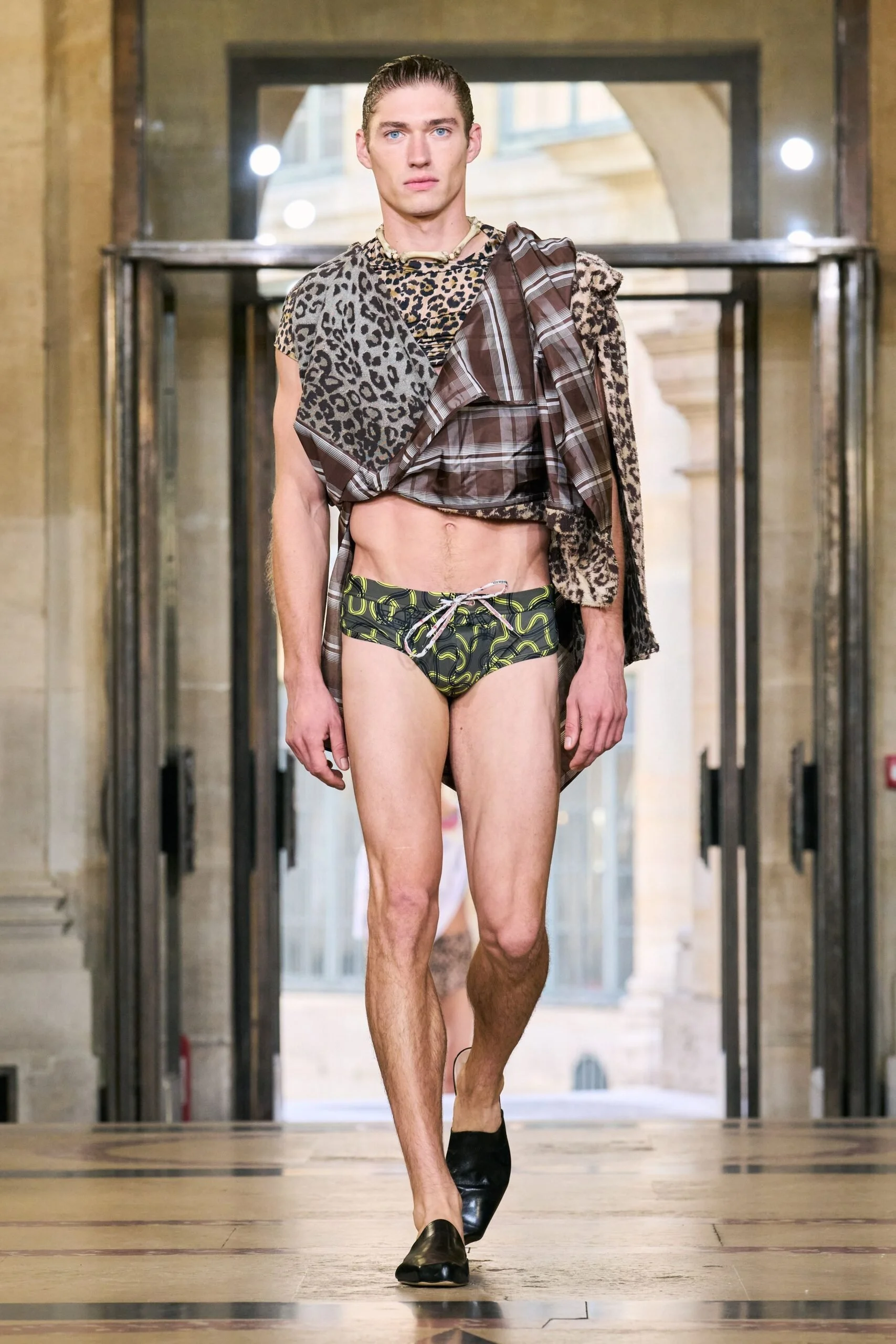 6u7pdZgj-00002-andreas-kronthaler-for-vivienne-westwood-spring-2026-ready-to-wear-credit-gorunway-scaled.jpg
