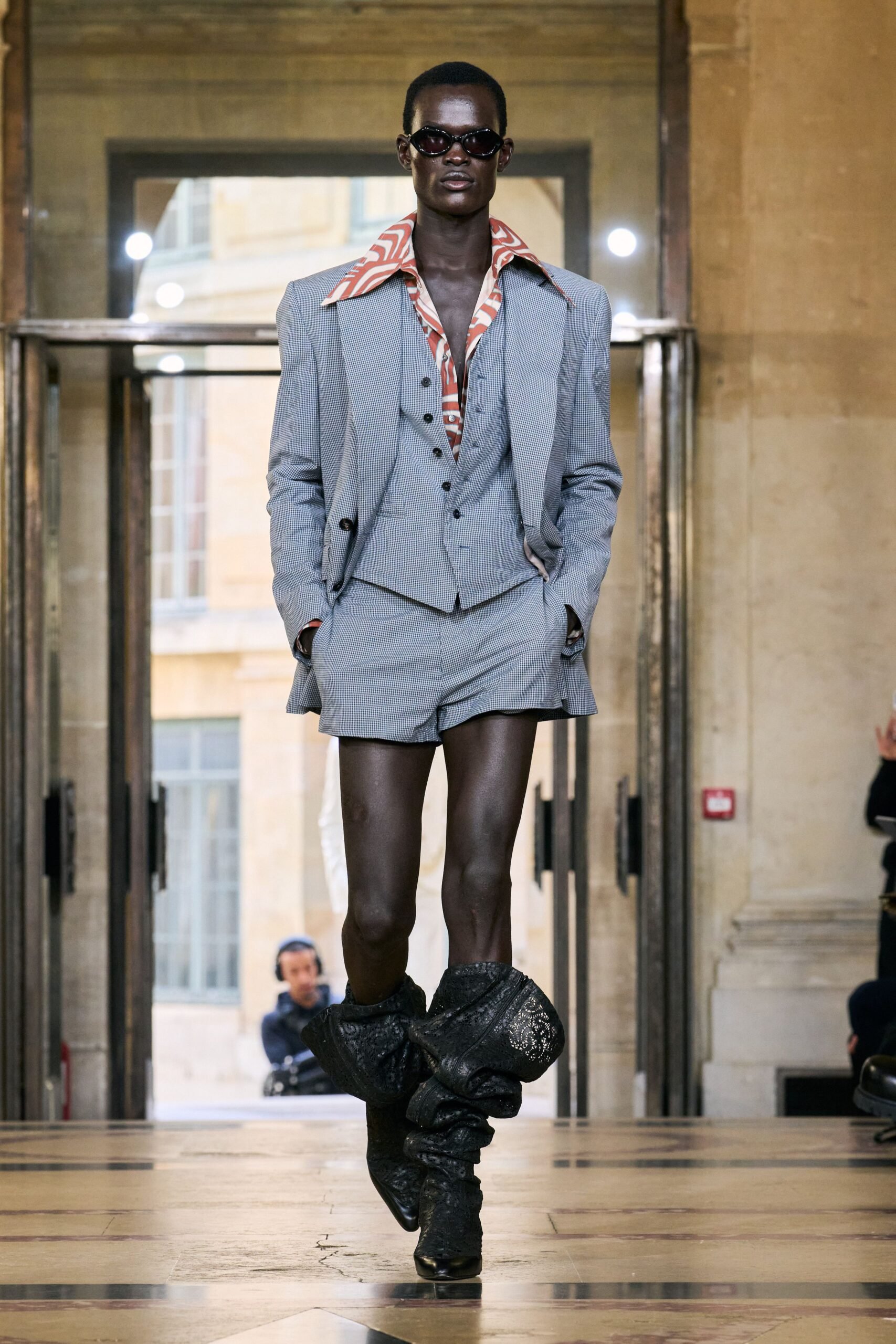 cGYnHoCO-00010-andreas-kronthaler-for-vivienne-westwood-spring-2026-ready-to-wear-credit-gorunway-scaled.jpg