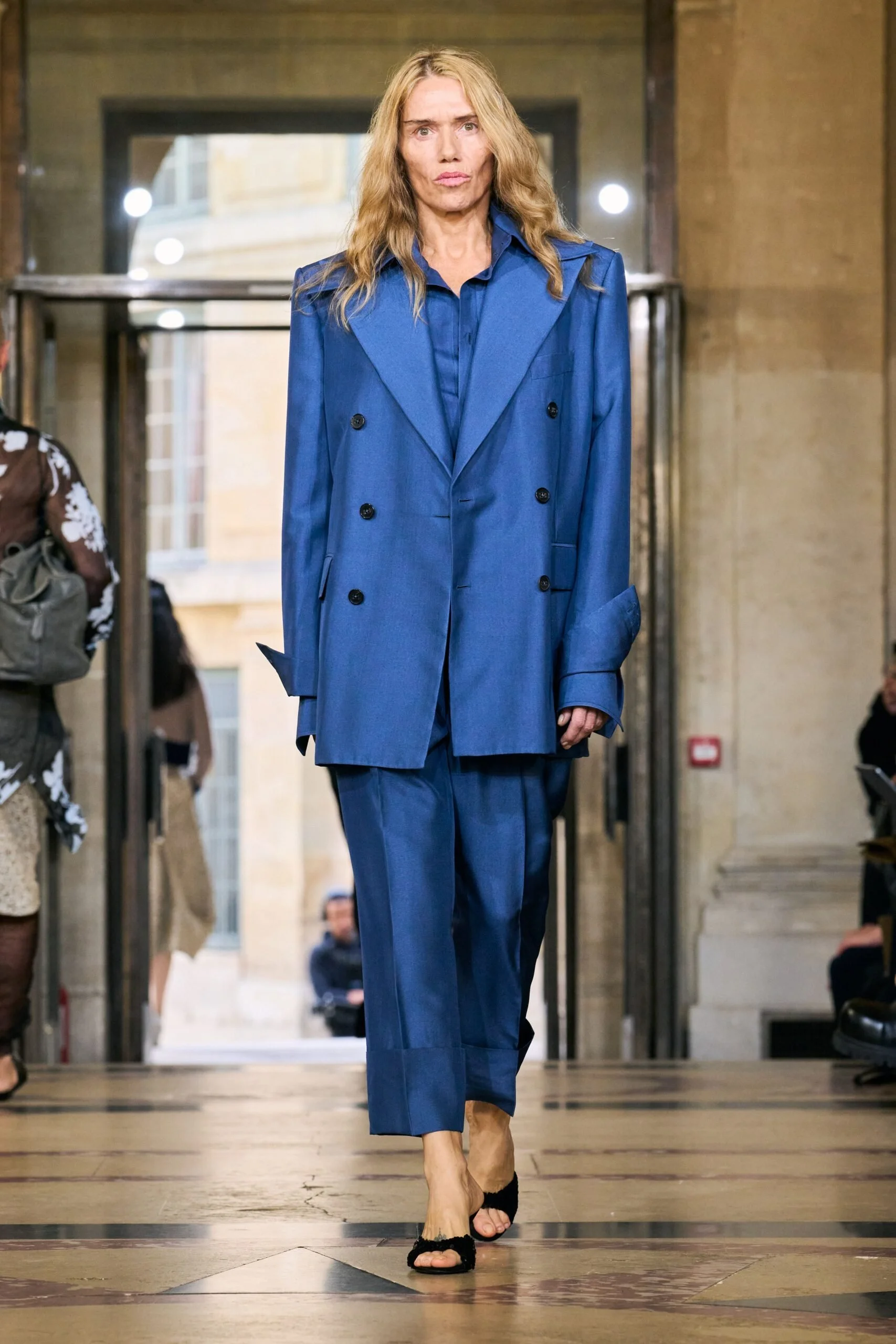 KGxMmArQ-00012-andreas-kronthaler-for-vivienne-westwood-spring-2026-ready-to-wear-credit-gorunway-scaled.jpg