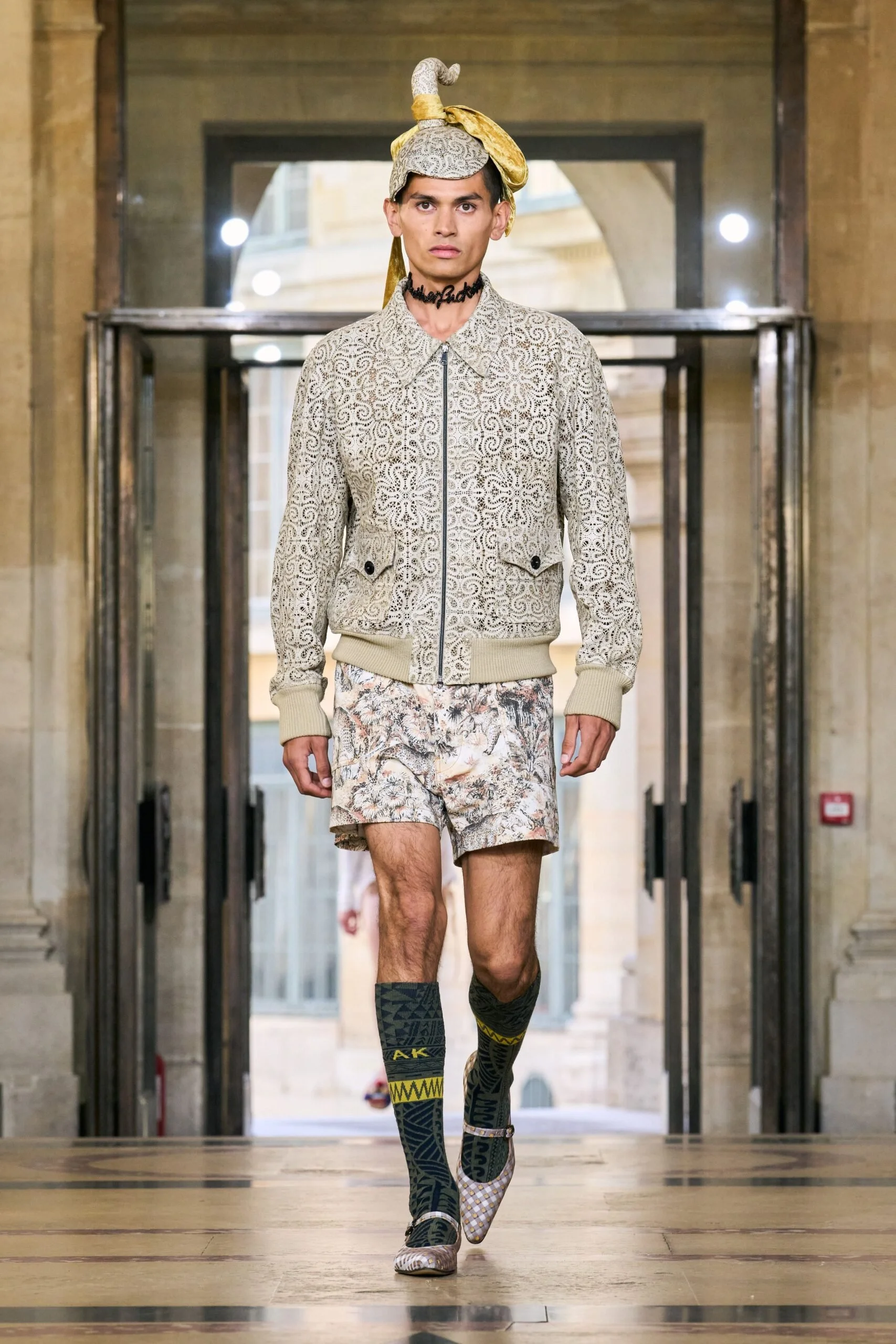 nneKSZzi-00004-andreas-kronthaler-for-vivienne-westwood-spring-2026-ready-to-wear-credit-gorunway-scaled.jpg