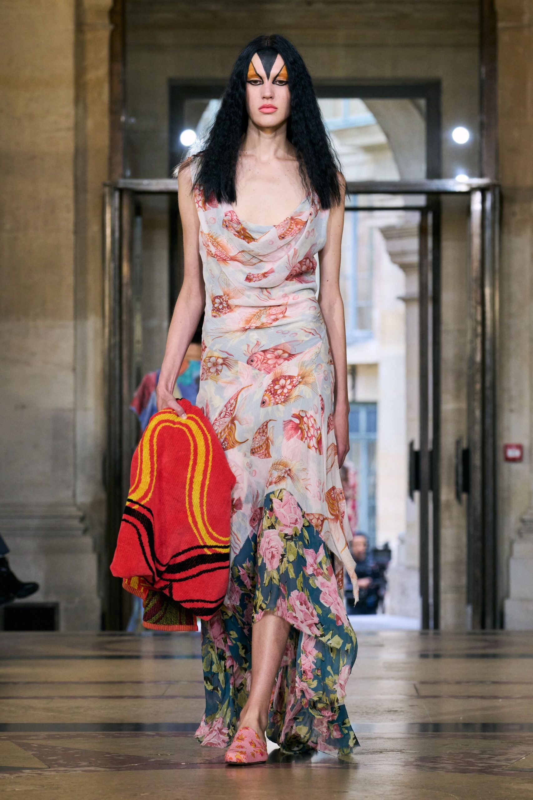 RJLkCaoM-00023-andreas-kronthaler-for-vivienne-westwood-spring-2026-ready-to-wear-credit-gorunway-scaled.jpg