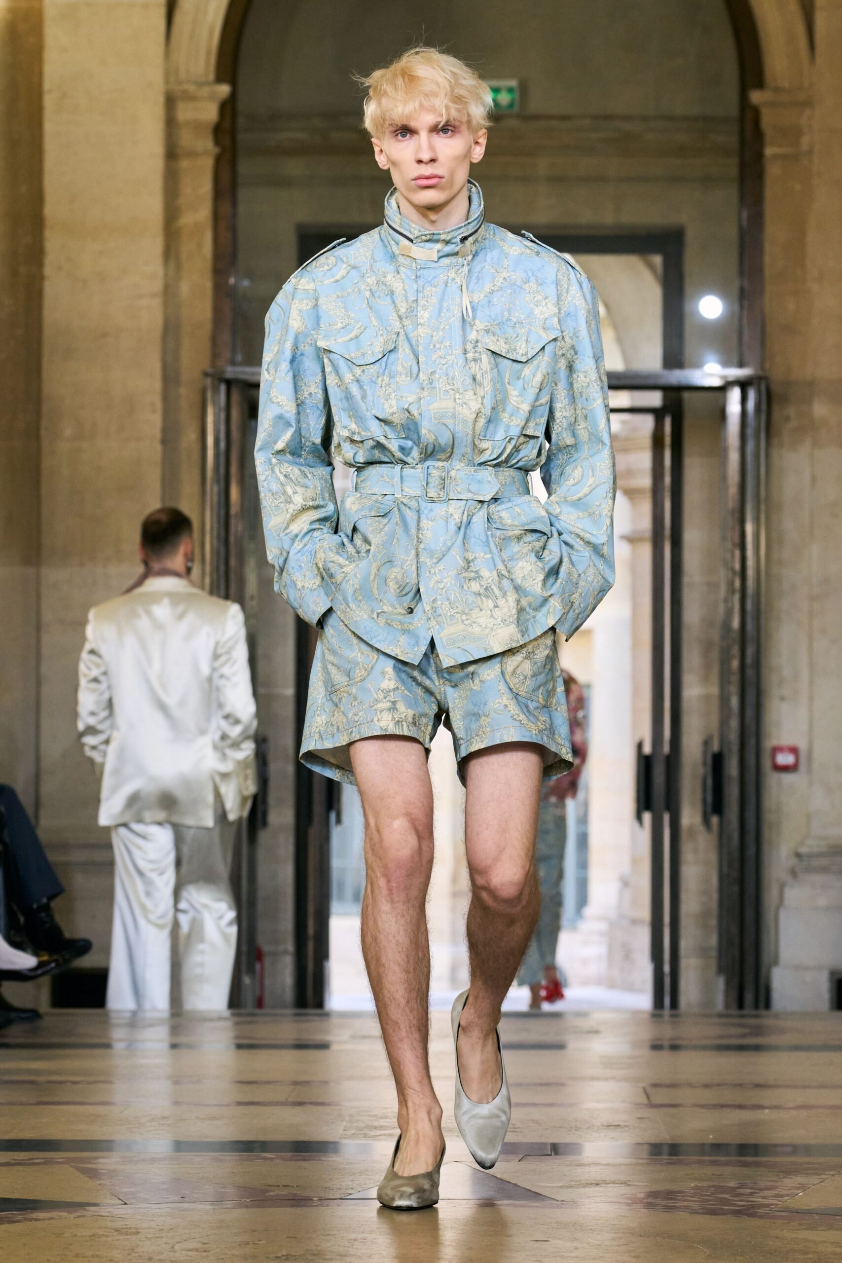U7Gtakr3-00016-andreas-kronthaler-for-vivienne-westwood-spring-2026-ready-to-wear-credit-gorunway-scaled.jpg