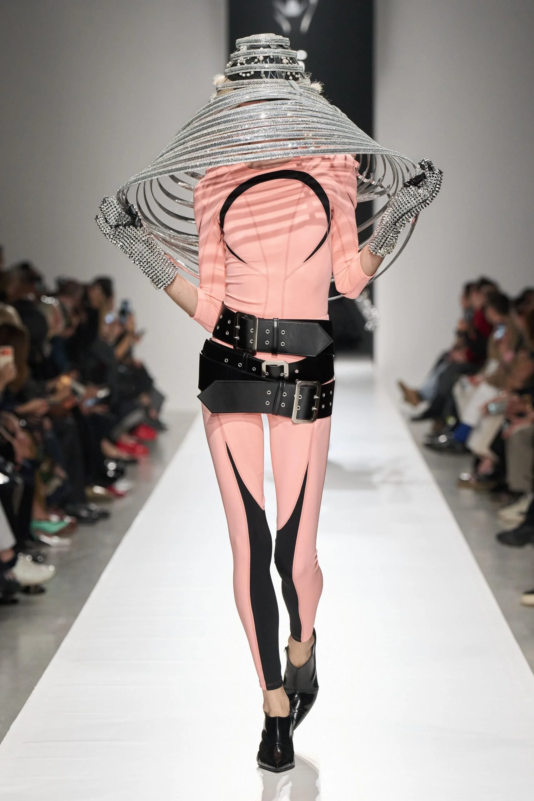 junya-watanabe-spring-2027-ready-to-wear-look-06-scaled.jpg