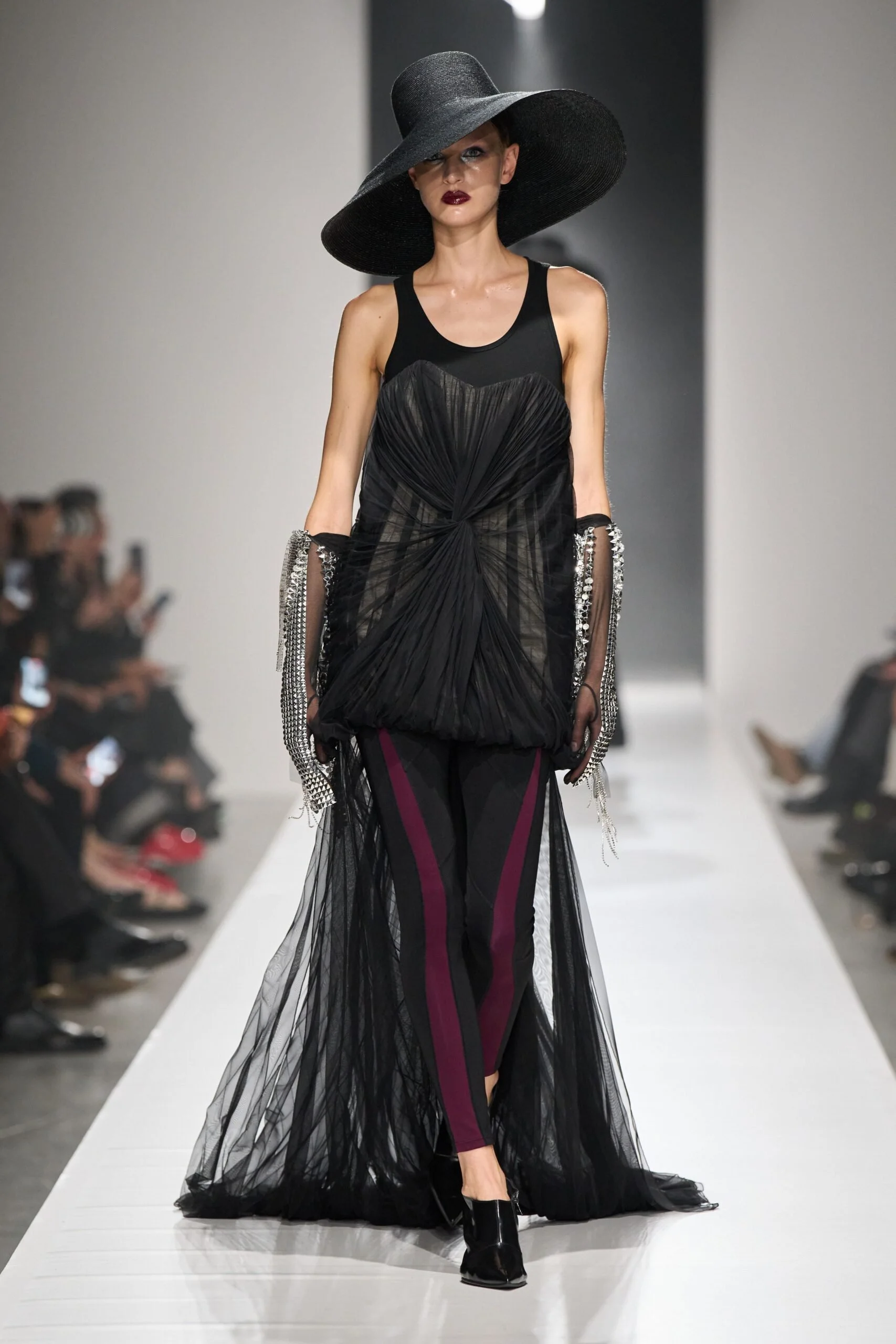 junya-watanabe-spring-2027-ready-to-wear-look-37-scaled.jpg