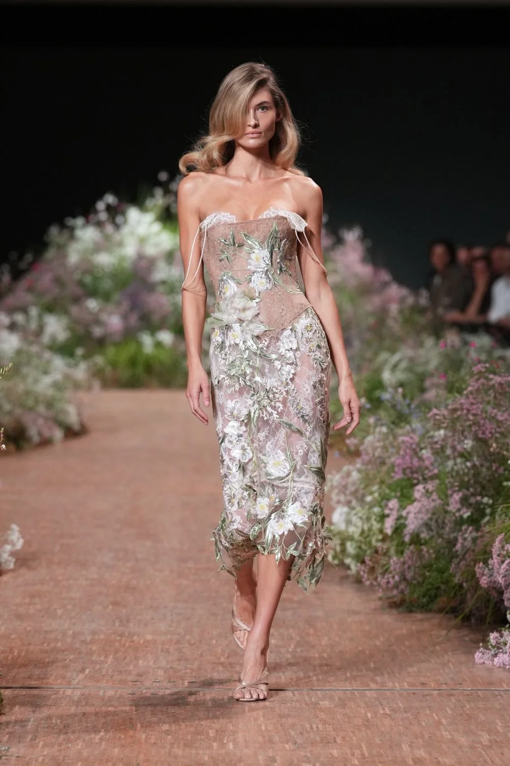 elie-saab-spring-2027-ready-to-wear-look-01.jpg