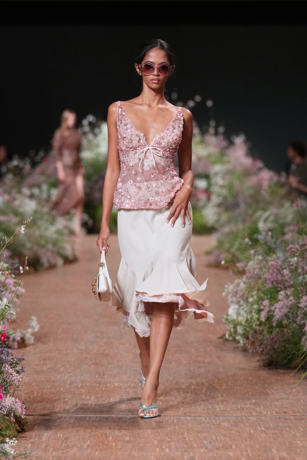 elie-saab-spring-2027-ready-to-wear-look-06.jpg