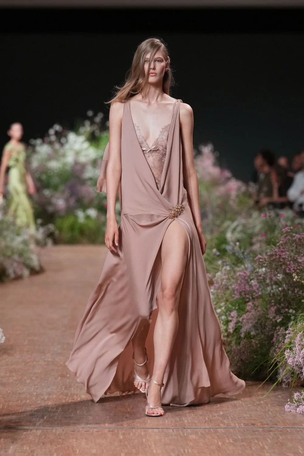 elie-saab-spring-2027-ready-to-wear-look-19.jpg