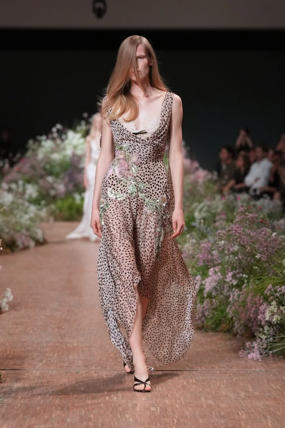 elie-saab-spring-2027-ready-to-wear-look-25.jpg