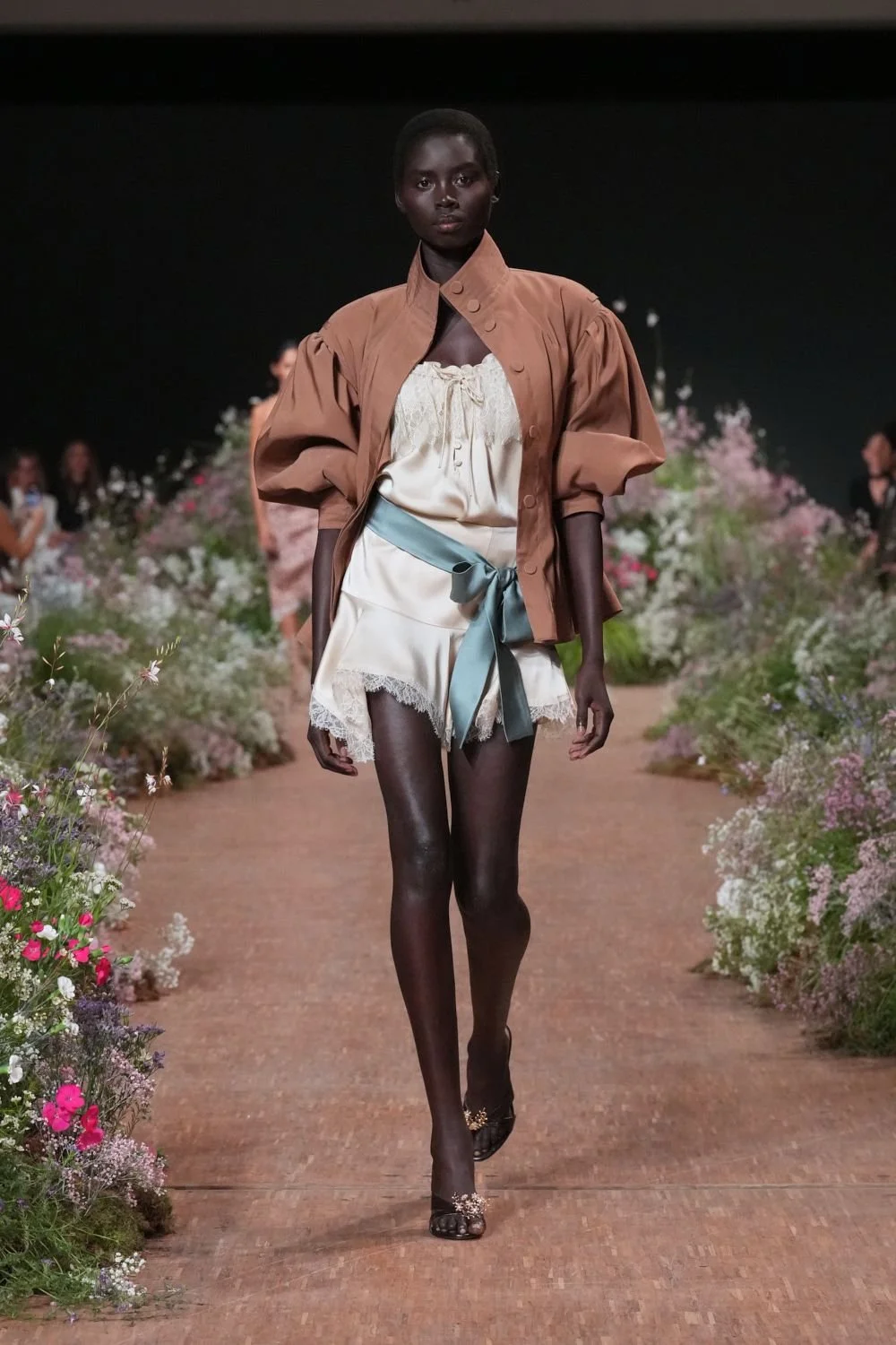 elie-saab-spring-2027-ready-to-wear-look-35.jpg