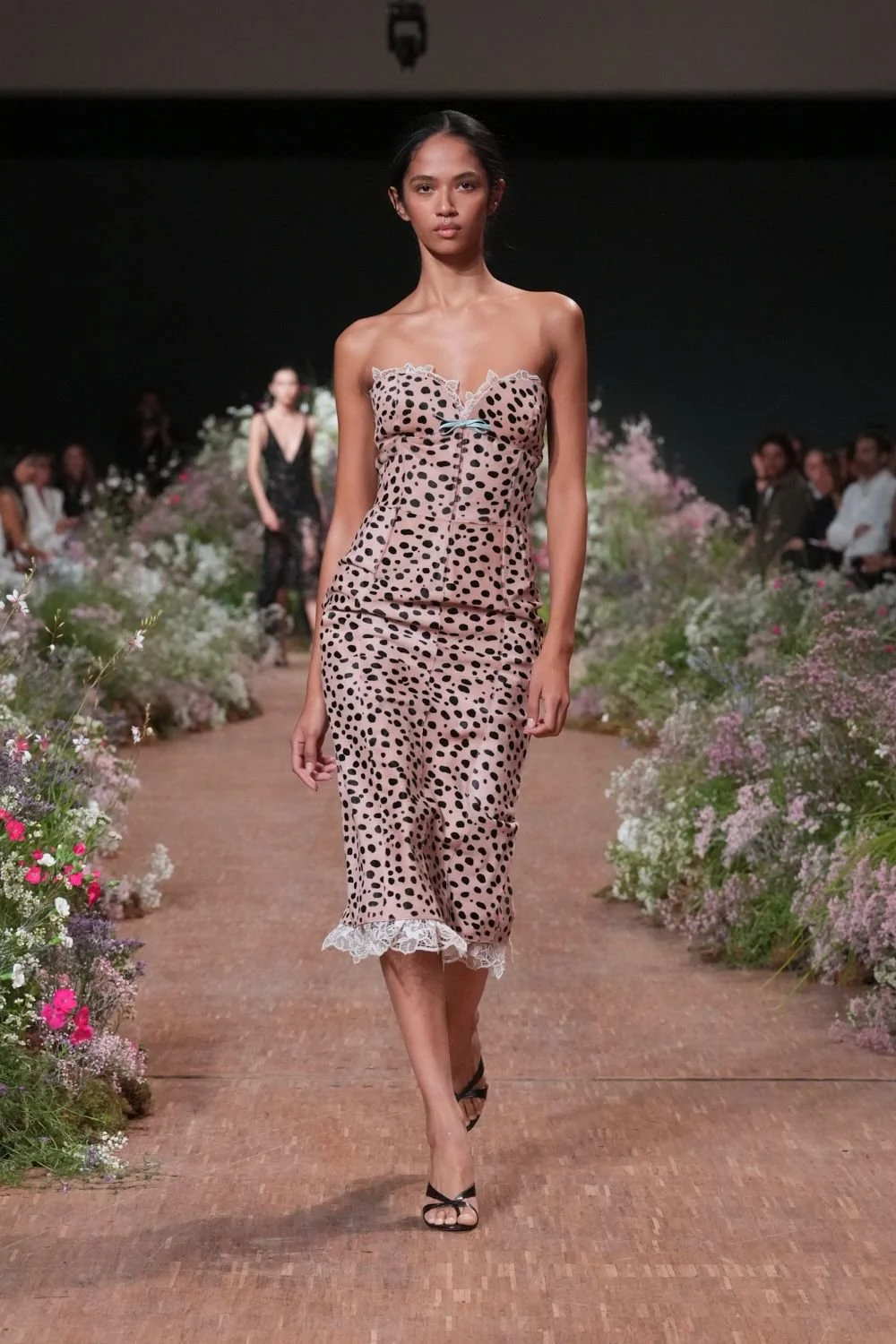 elie-saab-spring-2027-ready-to-wear-look-36.jpg