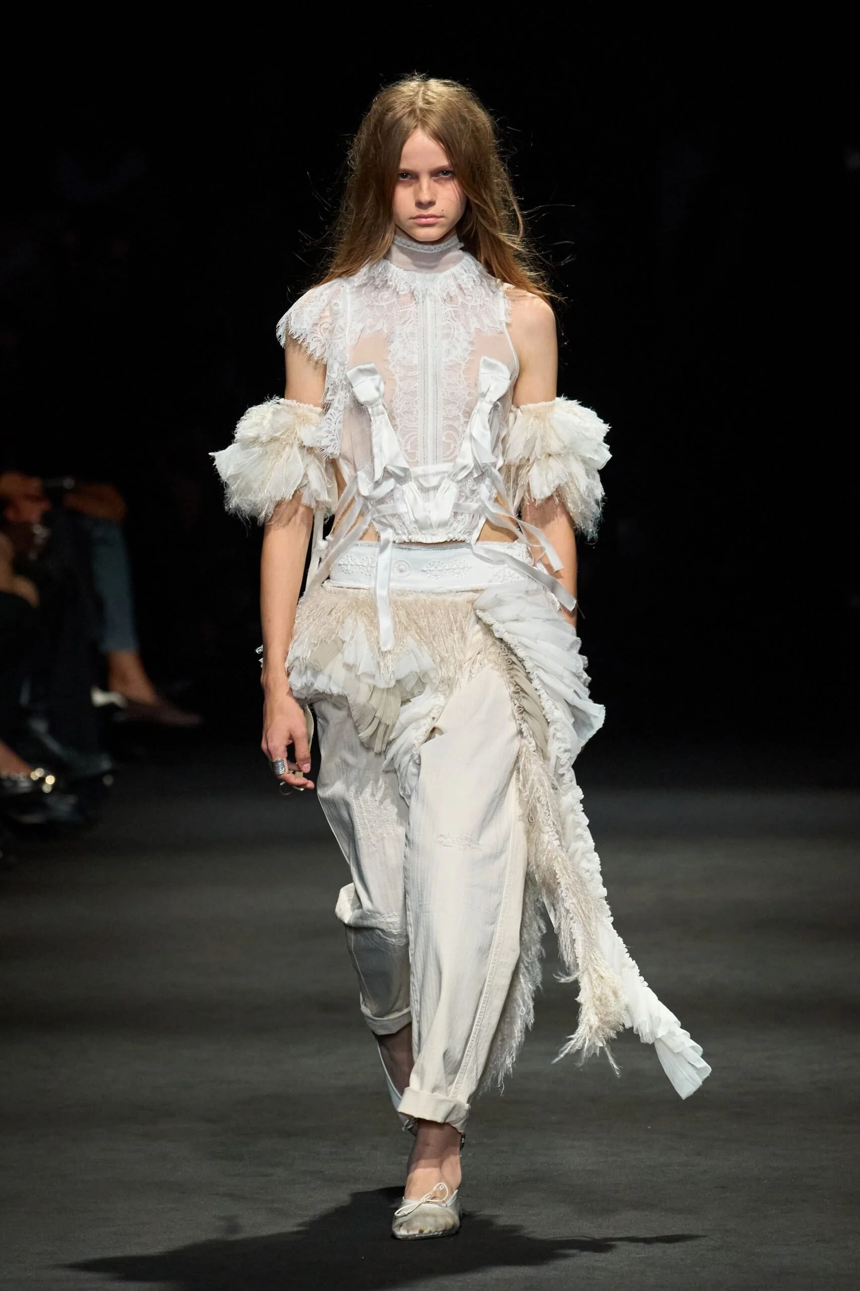 ann-demeulemeester-spring-2027-ready-to-wear-look-01-scaled.jpg