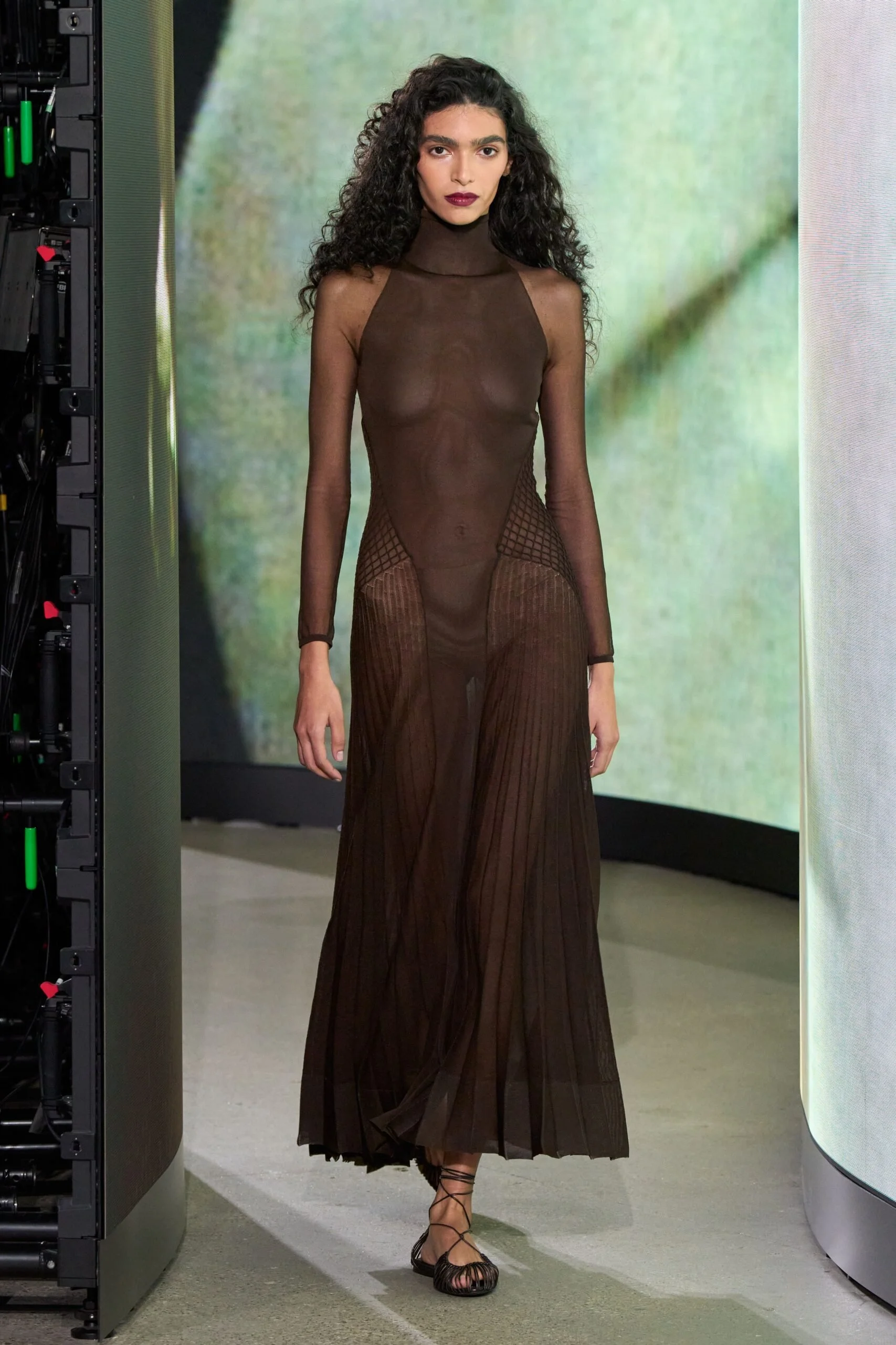 alaia-spring-2027-ready-to-wear-look-24-scaled.jpg