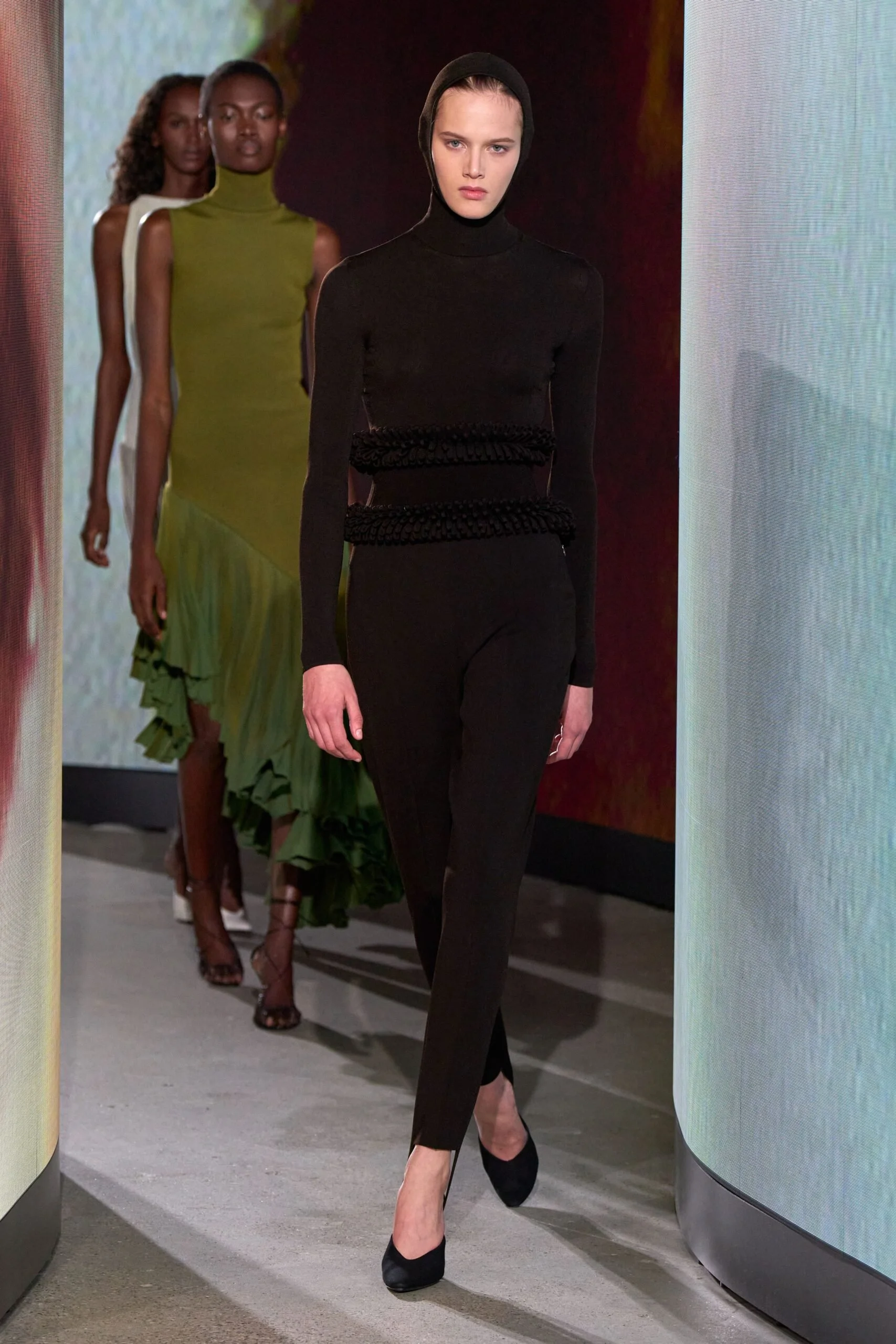 alaia-spring-2027-ready-to-wear-look-33-scaled.jpg