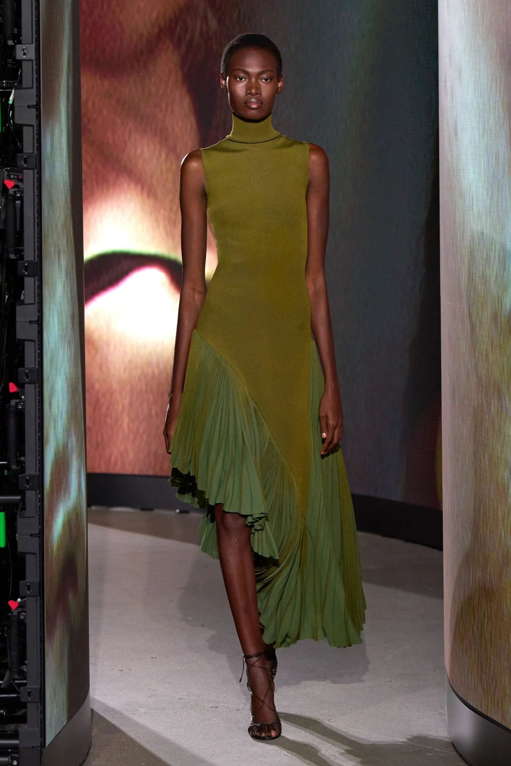 alaia-spring-2027-ready-to-wear-look-34-scaled.jpg