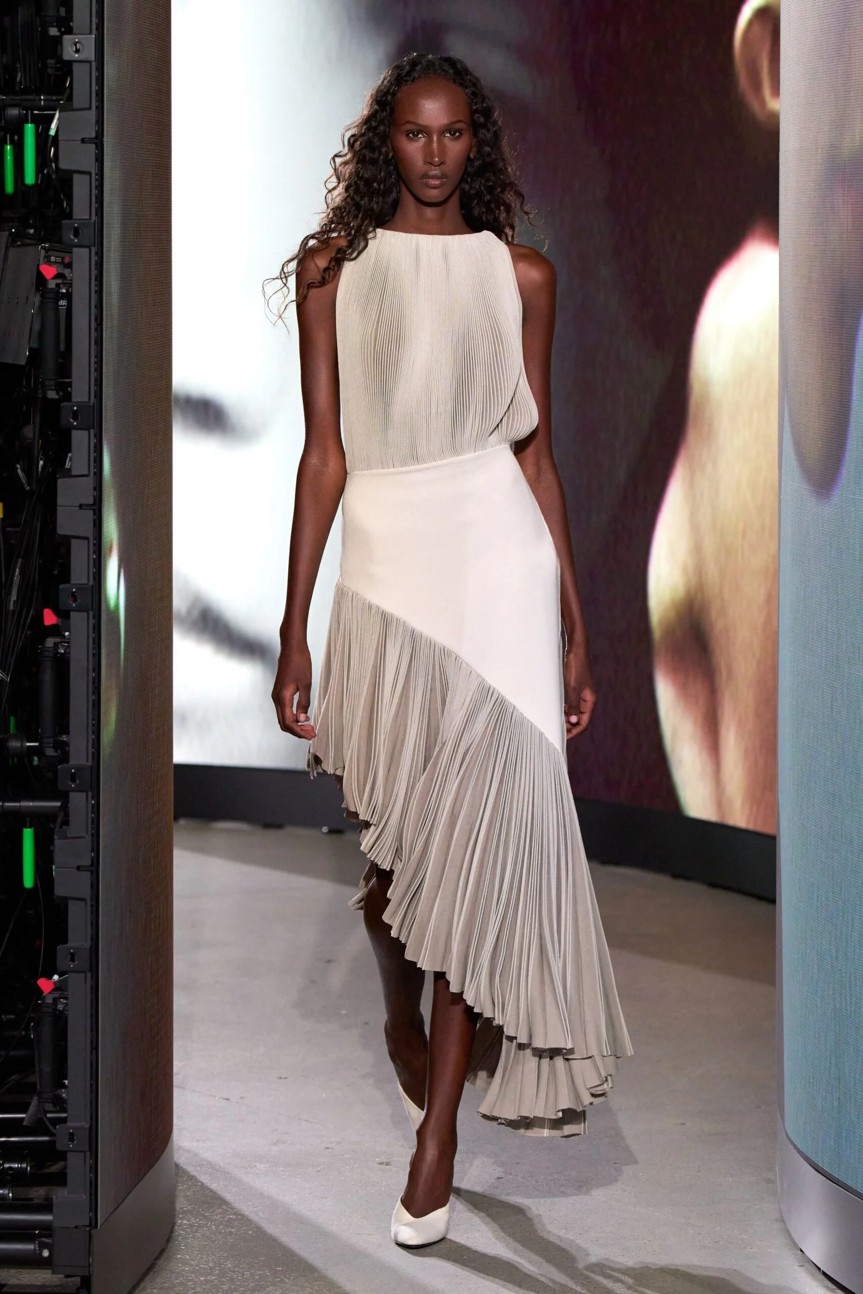 alaia-spring-2027-ready-to-wear-look-35-scaled.jpg