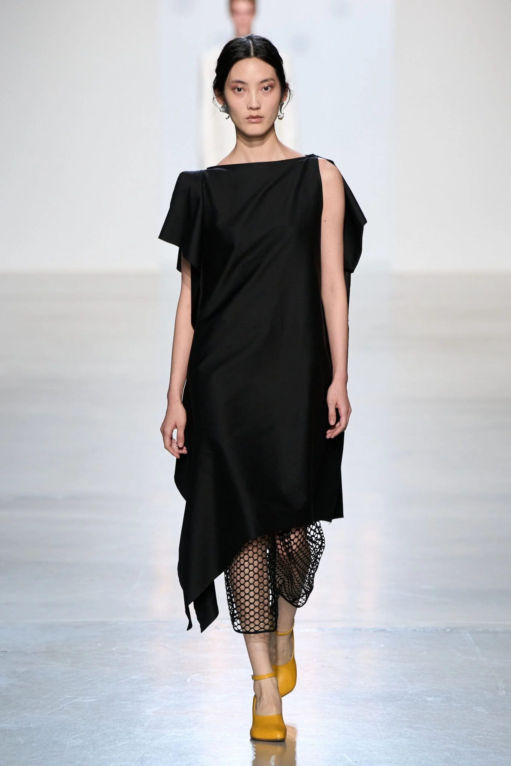 niccolo-pasqualetti-spring-2027-ready-to-wear-look-06-scaled.jpg