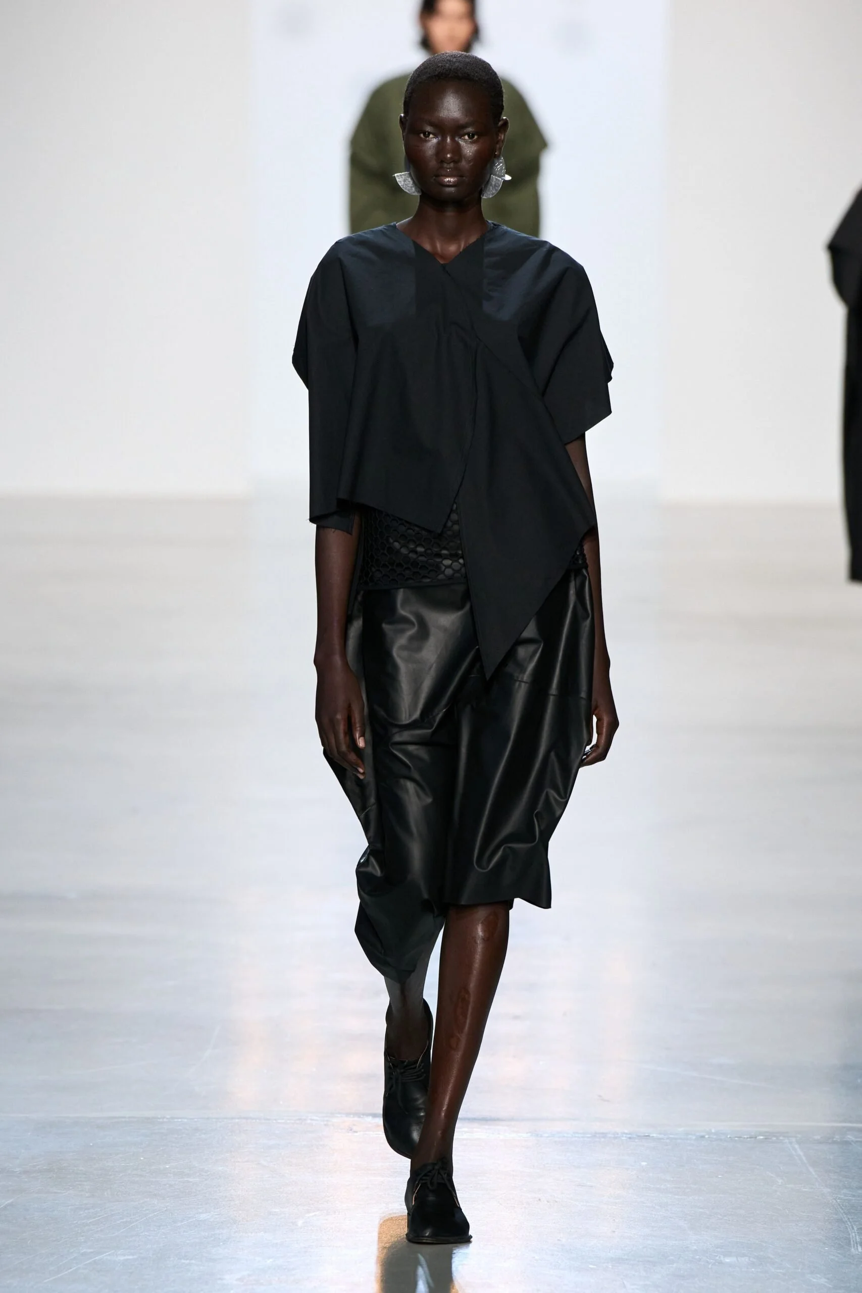 niccolo-pasqualetti-spring-2027-ready-to-wear-look-08-scaled.jpg