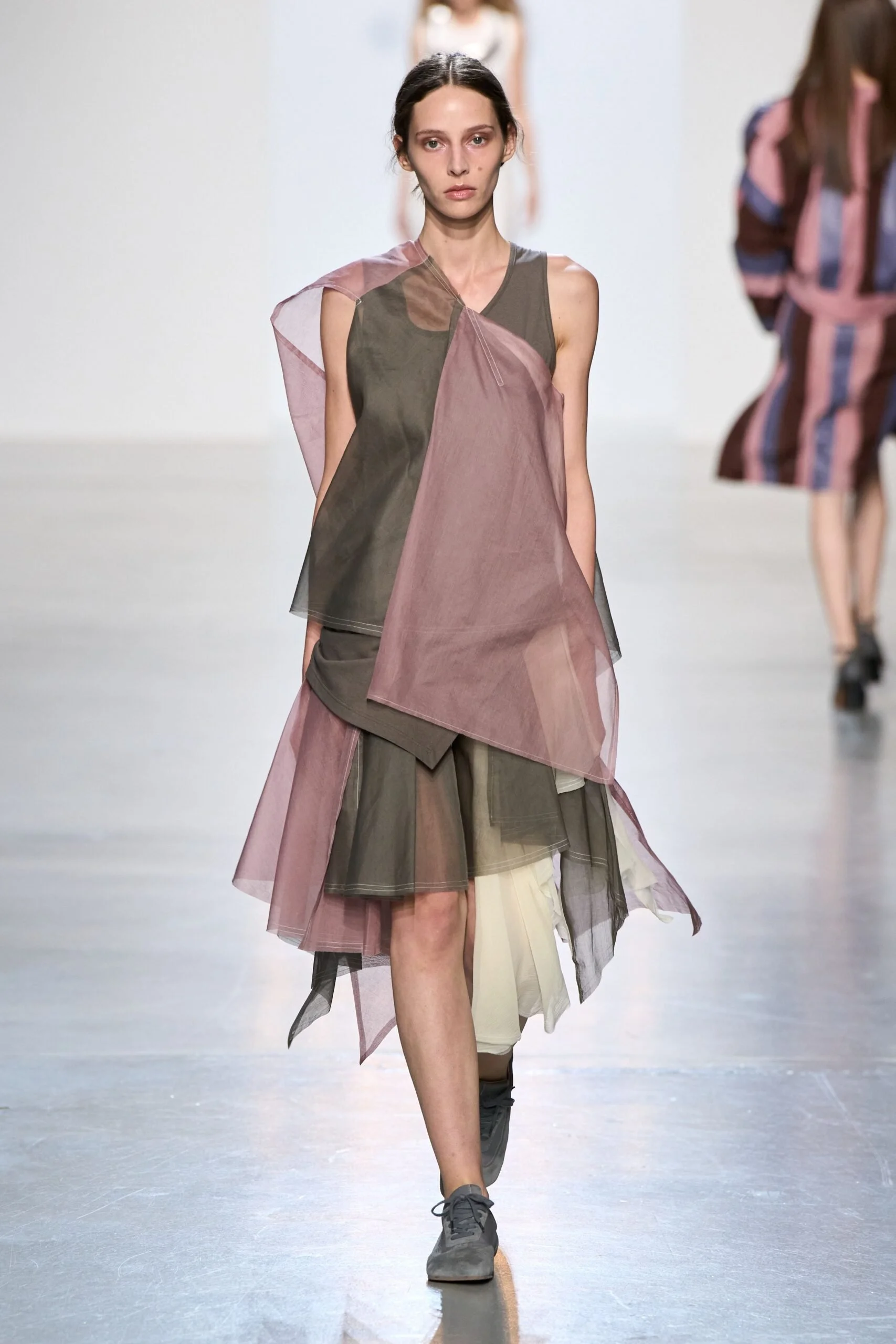 niccolo-pasqualetti-spring-2027-ready-to-wear-look-21-scaled.jpg
