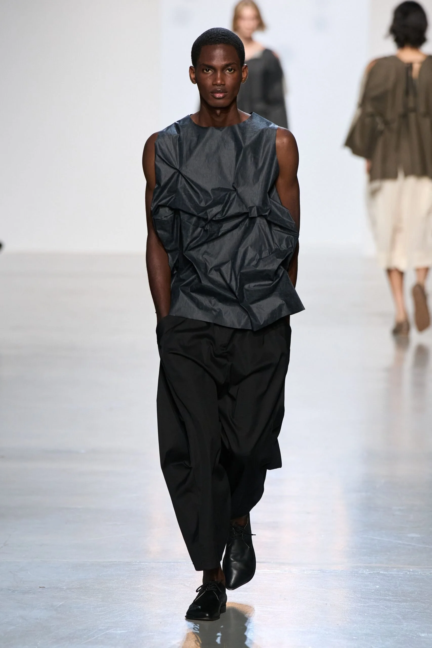 niccolo-pasqualetti-spring-2027-ready-to-wear-look-32-scaled.jpg